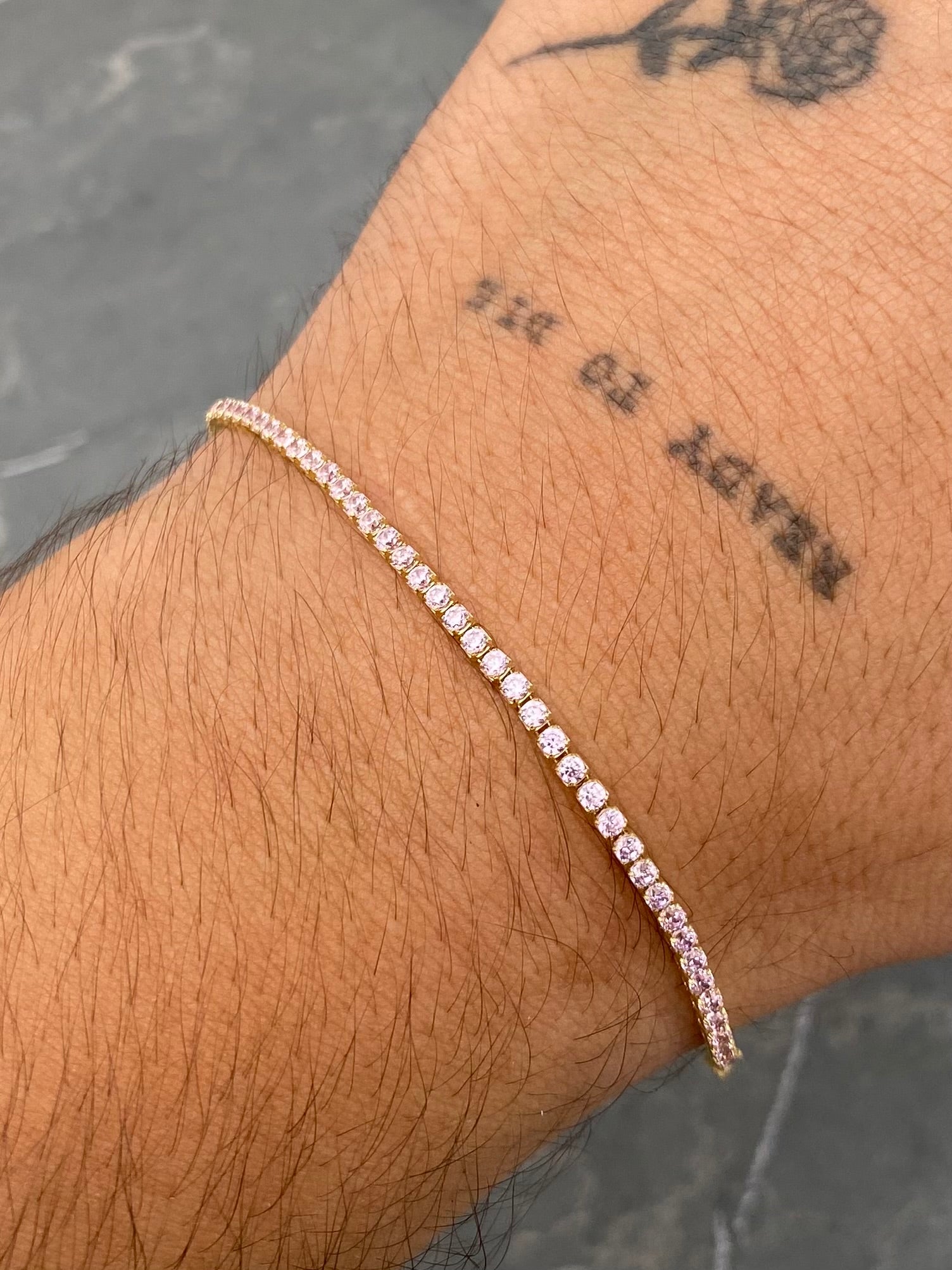 Pulso Tenis con Swarovski Rosado 2.65gr / 18cm / 1.9mm — Oro Amarillo