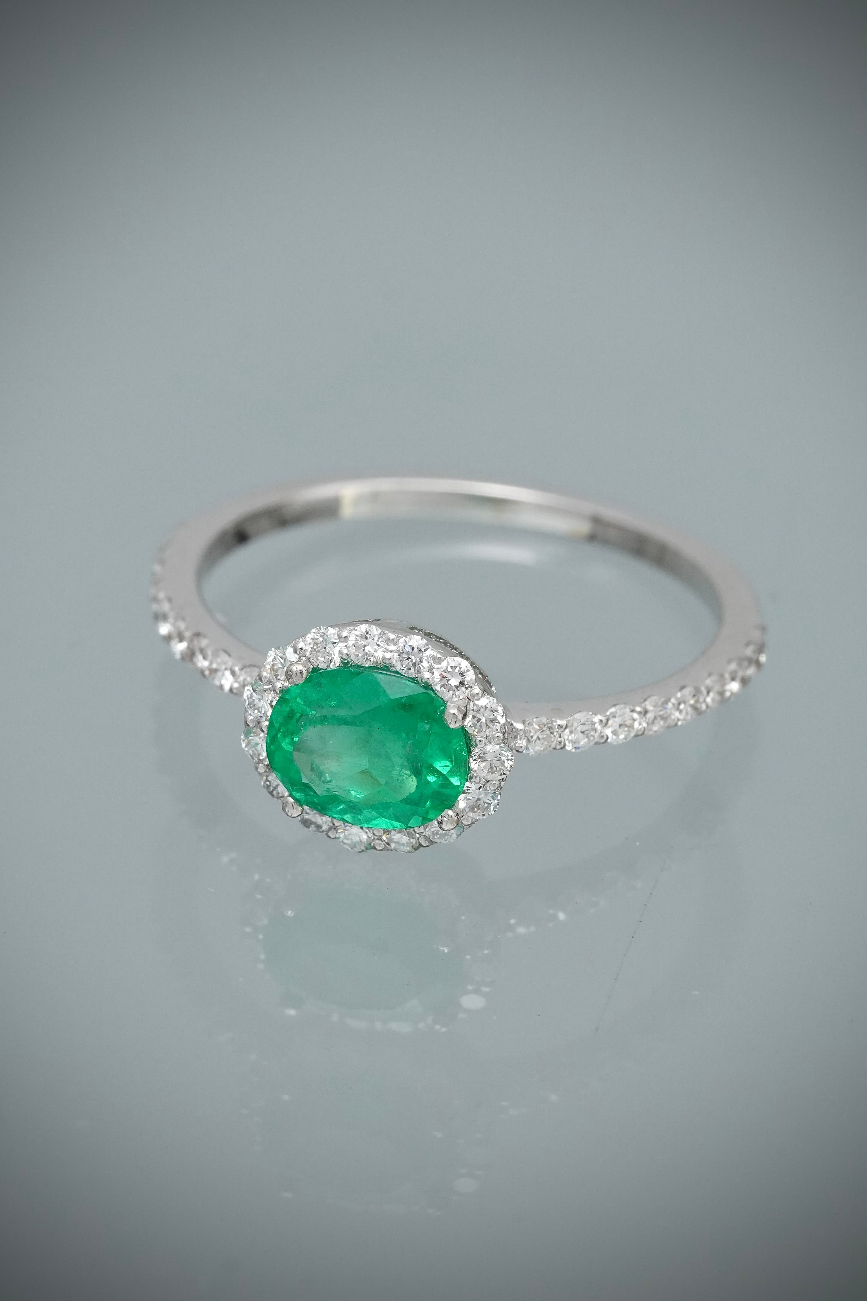 Solitario con 55pts de esmeralda y 31pts de diamantes 1.9gr / TALLA 6 / Oro Blanco (Joya) B