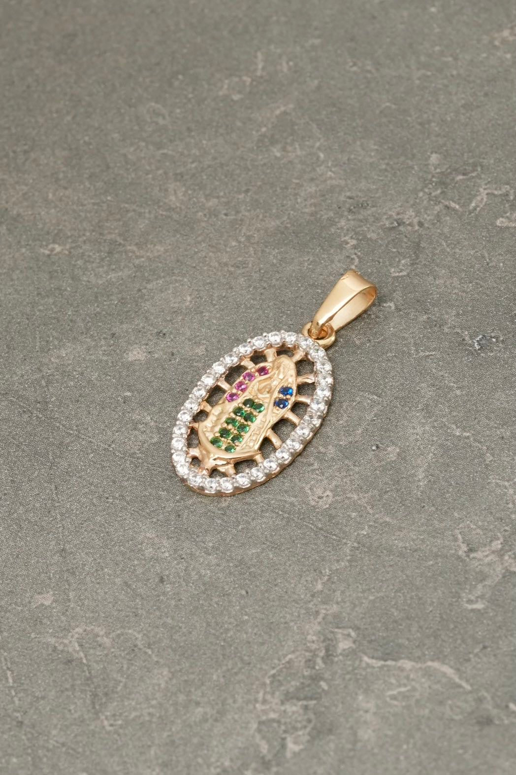 Dije virgen de guadalupe con swarovski multicolor 1.6gr / Largo 2.6cm — Oro Amarillo