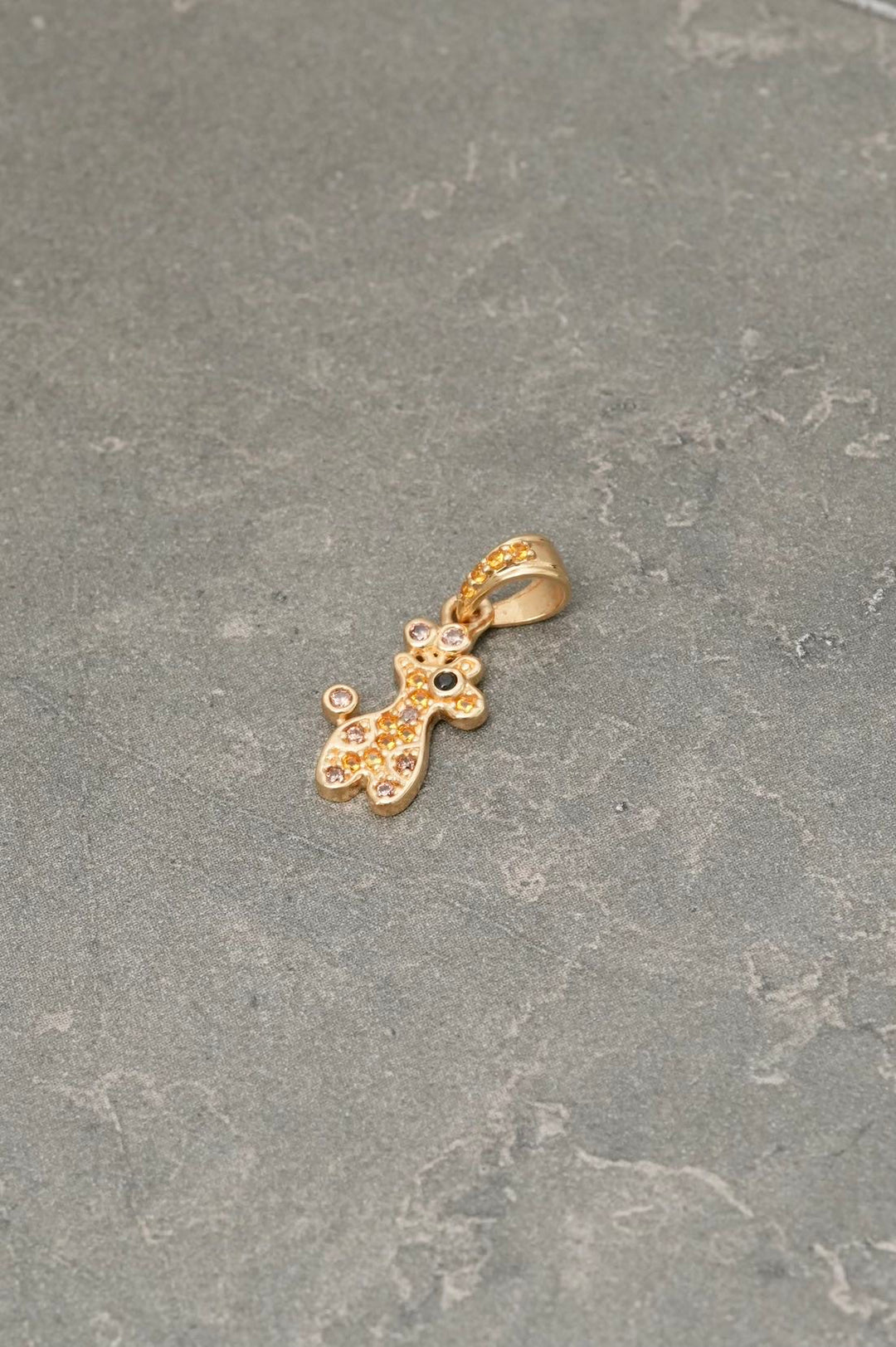 Dije jirafa con swarovski amarillo 1.1gr / Largo 1.9cm — Oro Amarillo