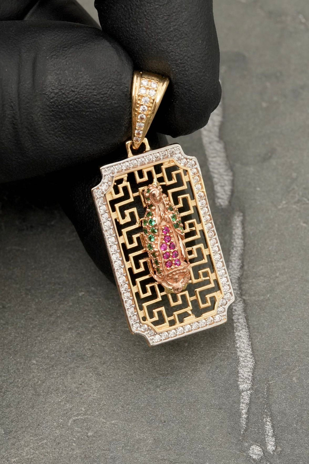 Dije virgen de guadalupe con swarovski 4.85gr / Largo 3.8cm — Dos Oros