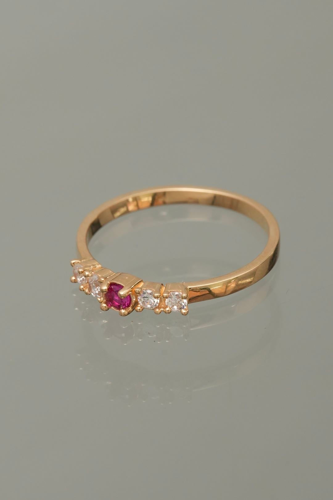 Anillo con swarovski blanco y fucsia 1.95gr / TALLA 6 3/4 / Oro Amarillo Nac M