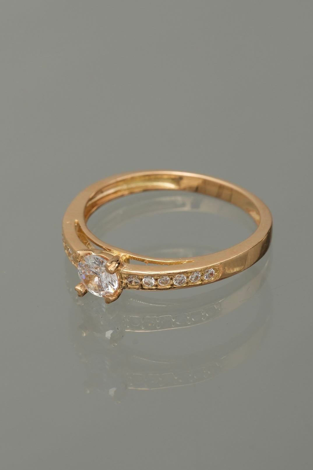 Solitario Con swarovski blanco 2.65gr / TALLA 7 / Oro Amarillo Nac B