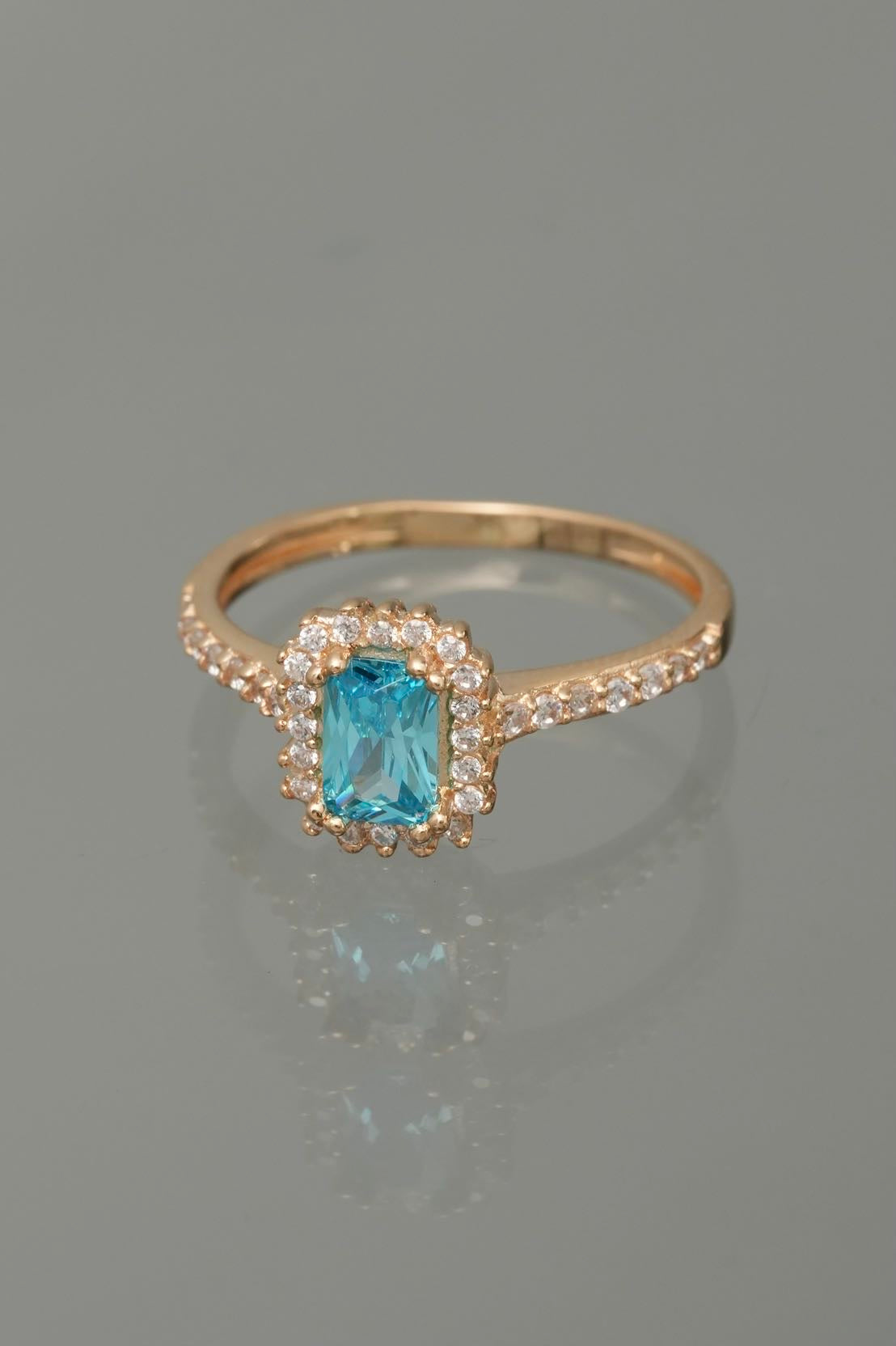 Solitario con swarovski azul y blanco 2.8gr / TALLA 6 1/2 / Oro Amarillo Nac P