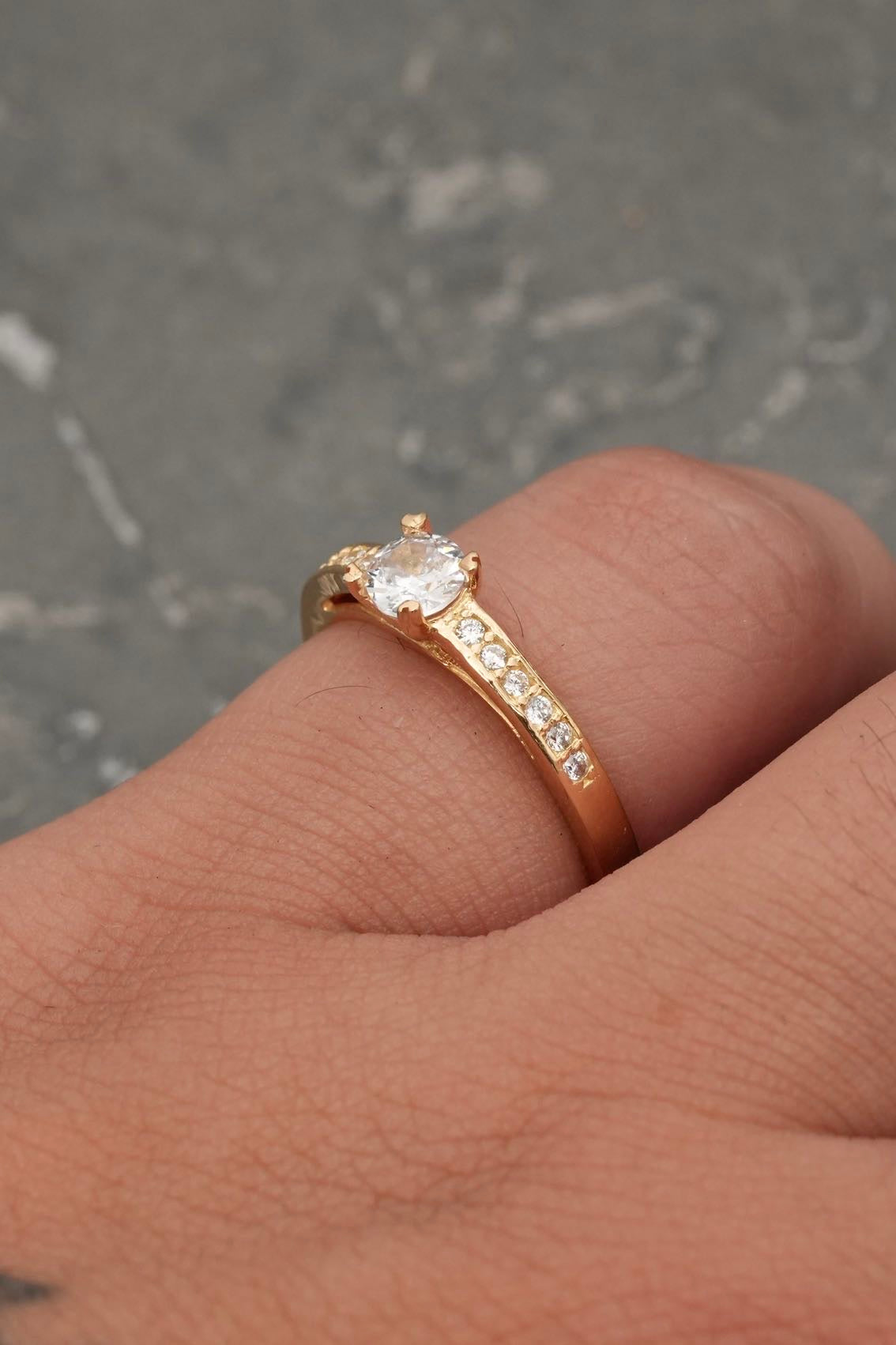 Solitario Con swarovski blanco 2.65gr / TALLA 7 / Oro Amarillo Nac B