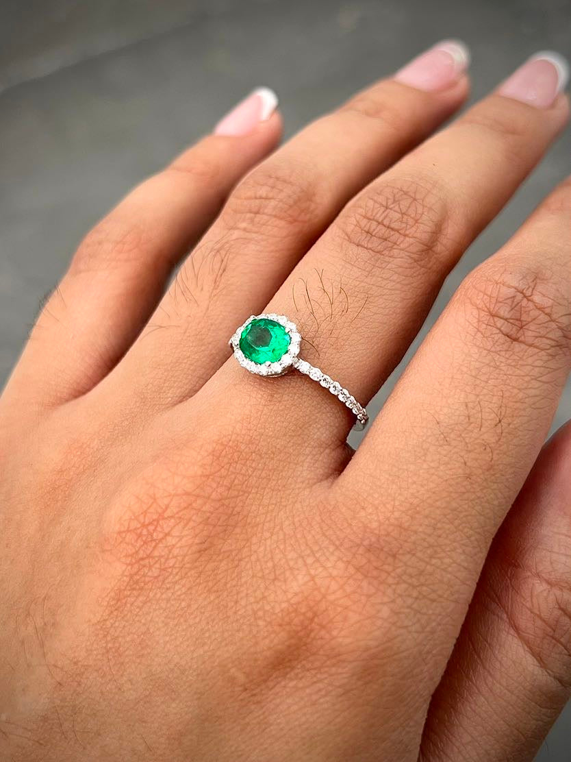 Solitario con 55pts de esmeralda y 31pts de diamantes 1.9gr / TALLA 6 / Oro Blanco (Joya) B
