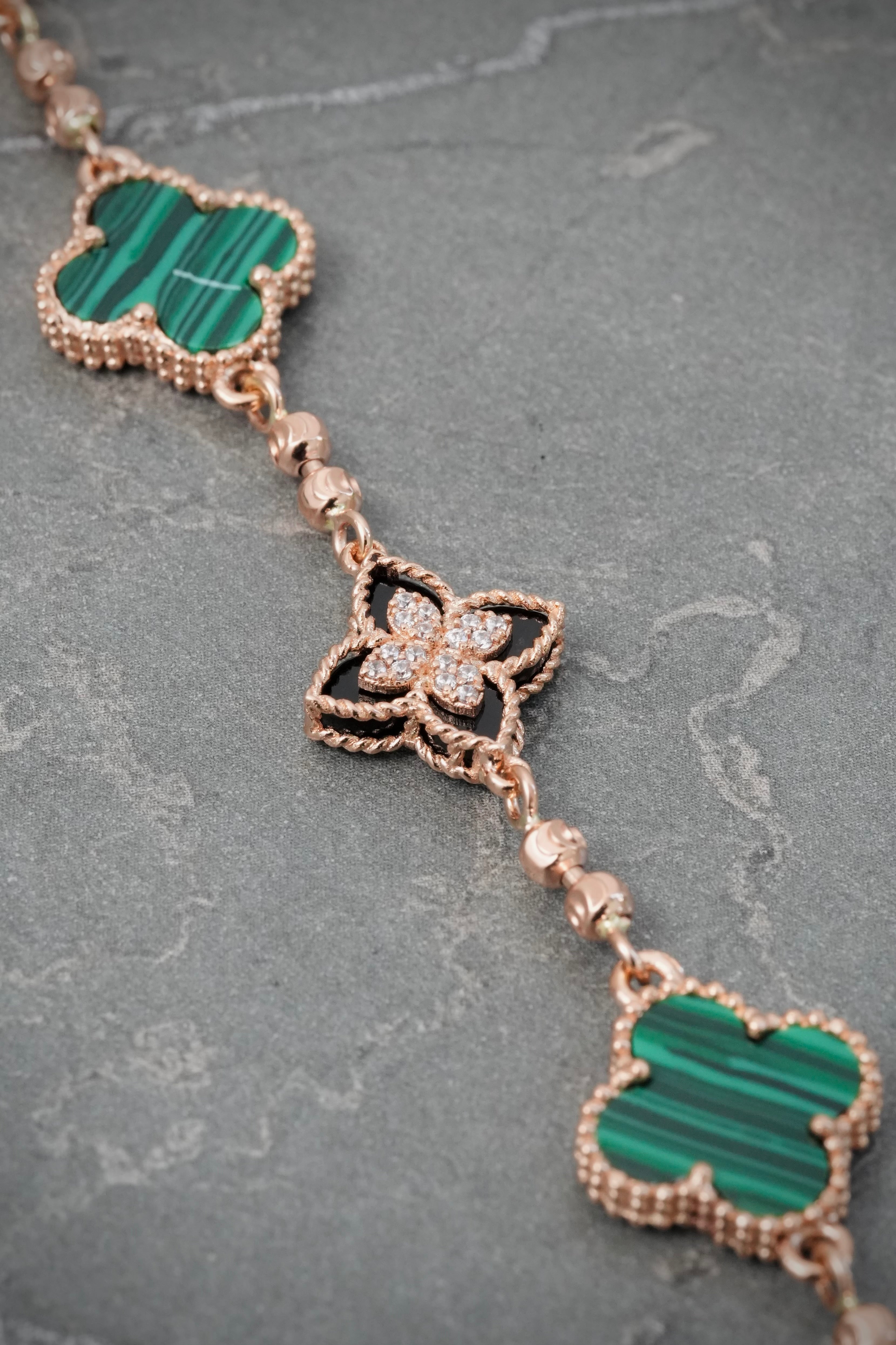 Pulso Lucky Clover con Piedra Verde y Negra 9.1gr / 17cm / 13.9mm — Oro Rosado