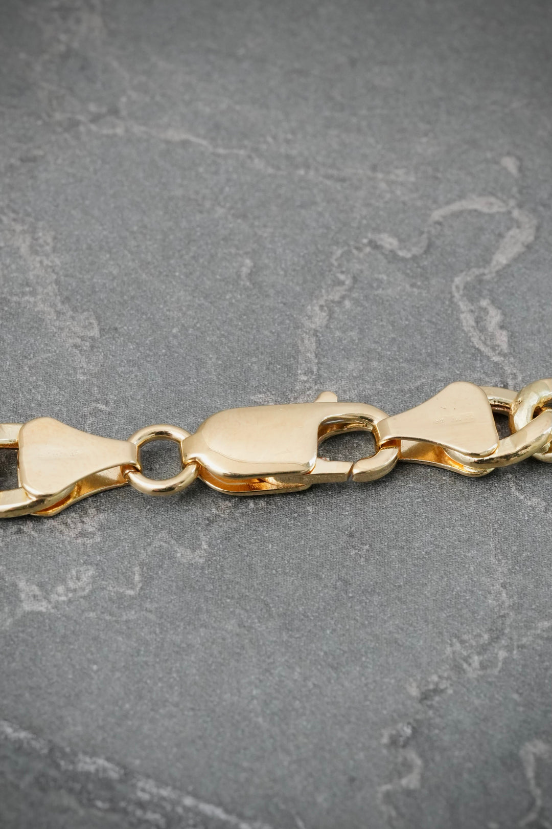 Cadena Figaro 18.7gr / 50cm / 6.4mm — Oro Amarillo