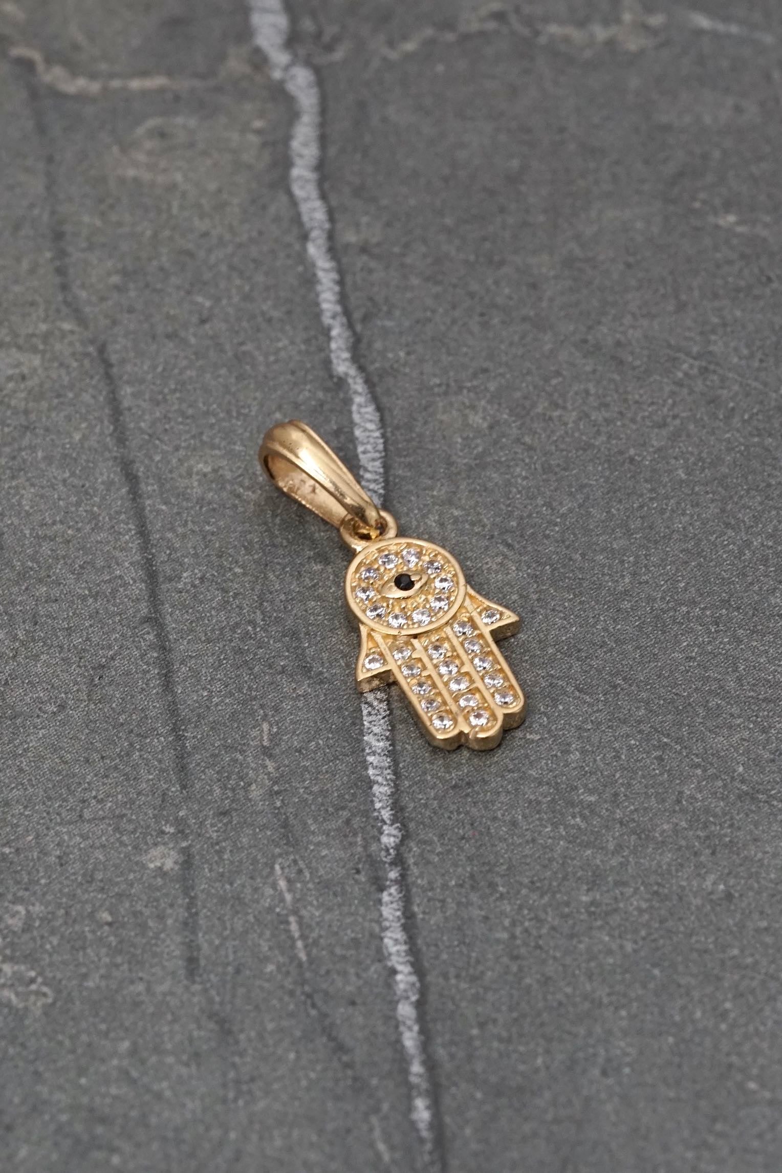 Dije mano hs con swarovski negro y blanco 1.2gr / Largo 2.2cm — Oro Amarillo