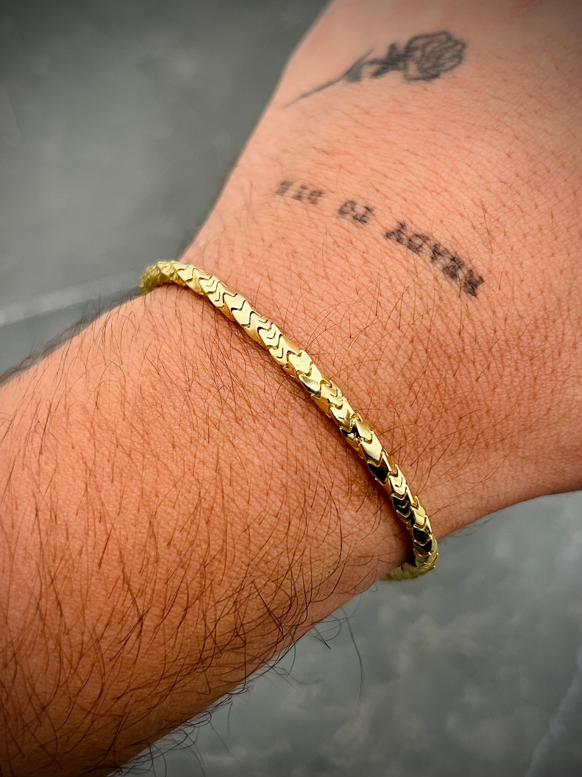 Pulso monaco 7.85gr / Largo 20.5cm / Oro Amarillo italy +6 M