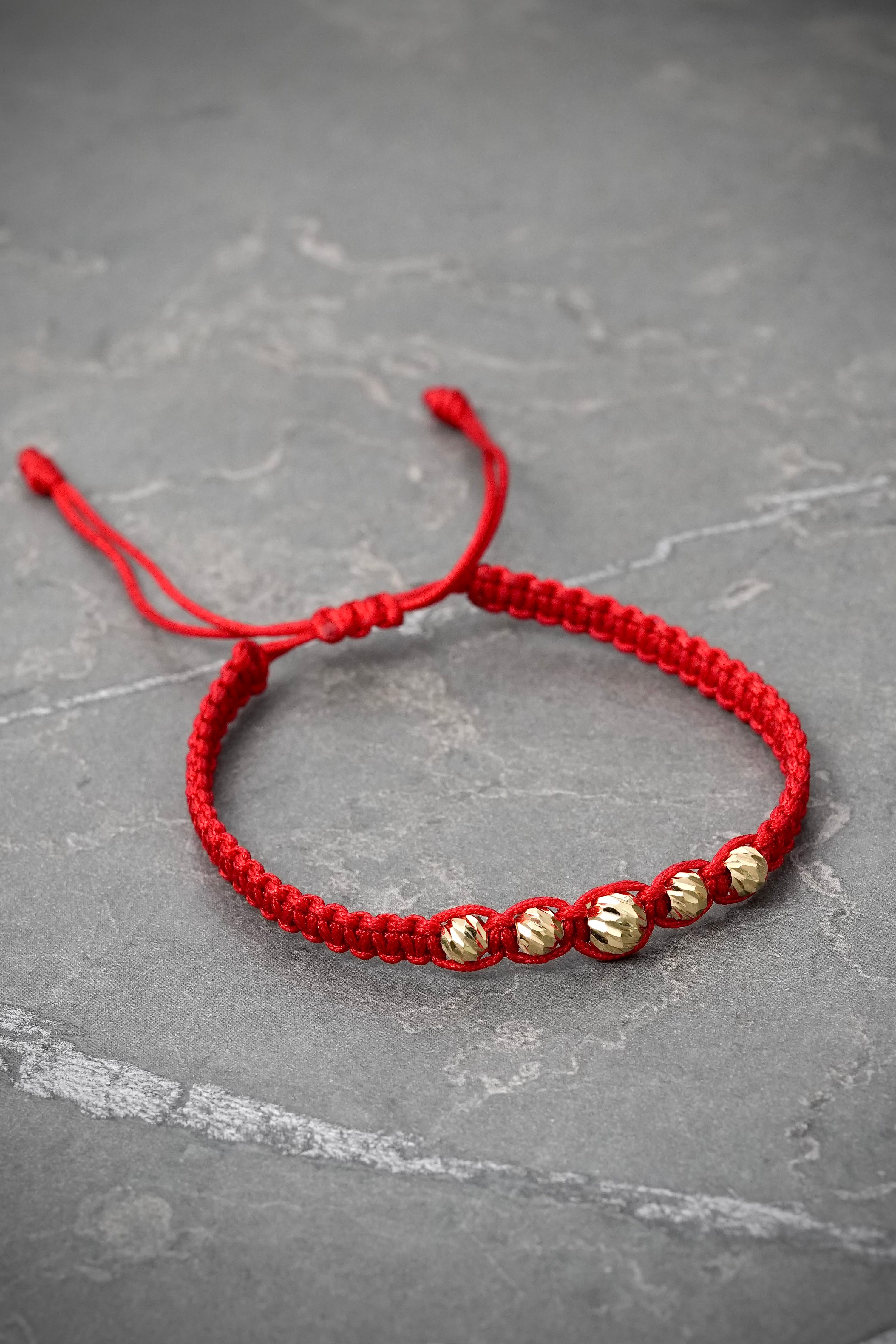 Pulsera en hilo rojo con bolas diamantadas 0.45gr / Oro Amarillo (Joya) M