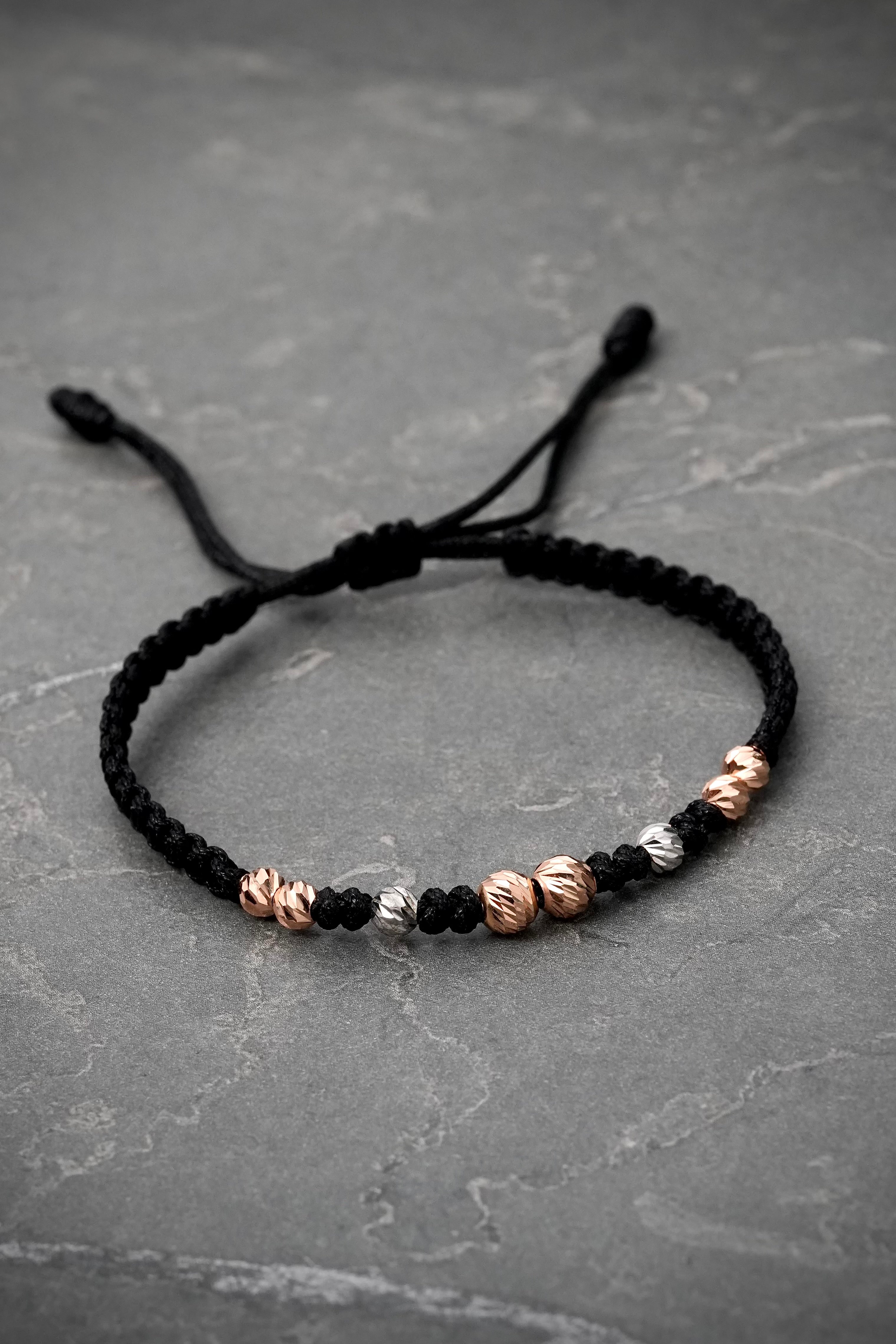 Pulsera hilo negro con bolas diamantadas 0.75gr / Dos Oros (Joya) M