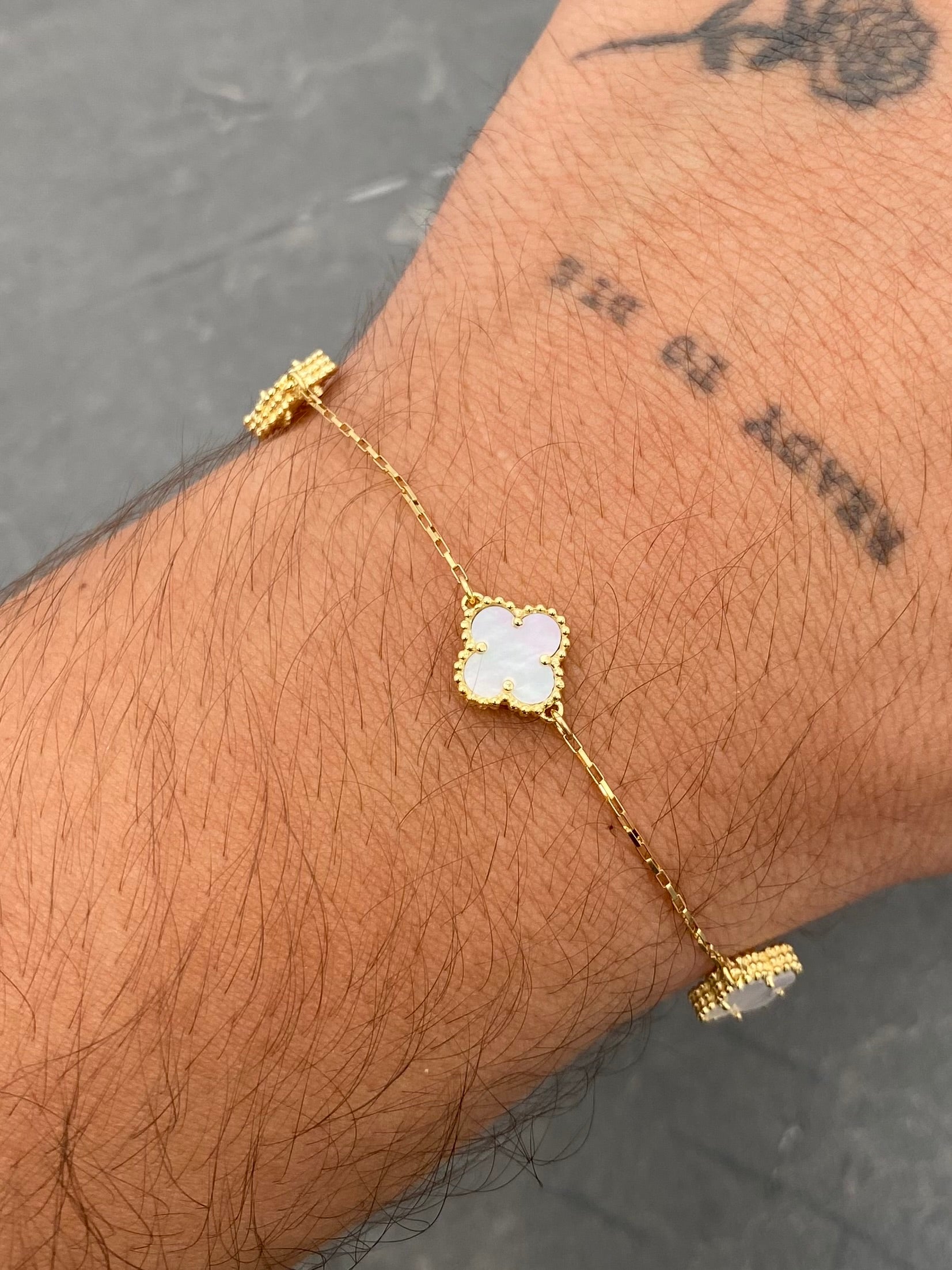 Pulso Lucky Clover Piedra Blanca 4.2gr / 18.5cm / 9.8mm — Oro Amarillo
