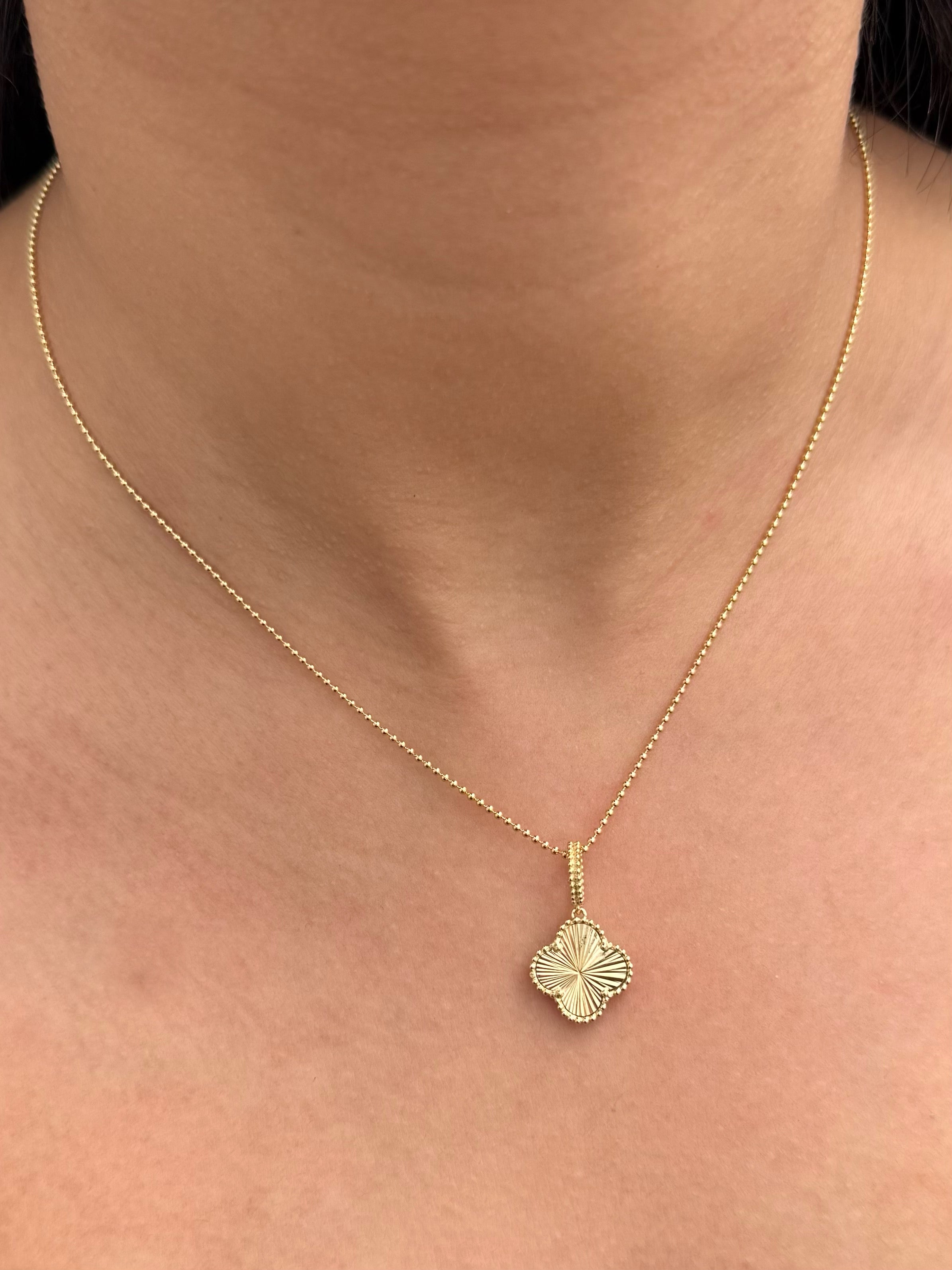 Dije Lucky Clover Diamantado 3.05gr / 2.3cm / 14mm — Oro Amarillo