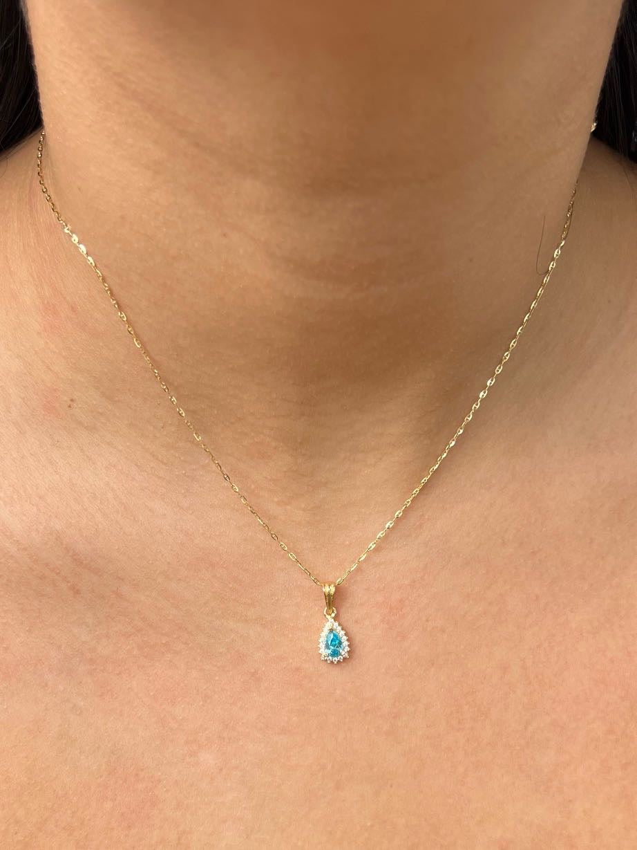 Dije gota con swarovski blanco y azul 1.15gr / Largo 1.7cm — Oro Amarillo