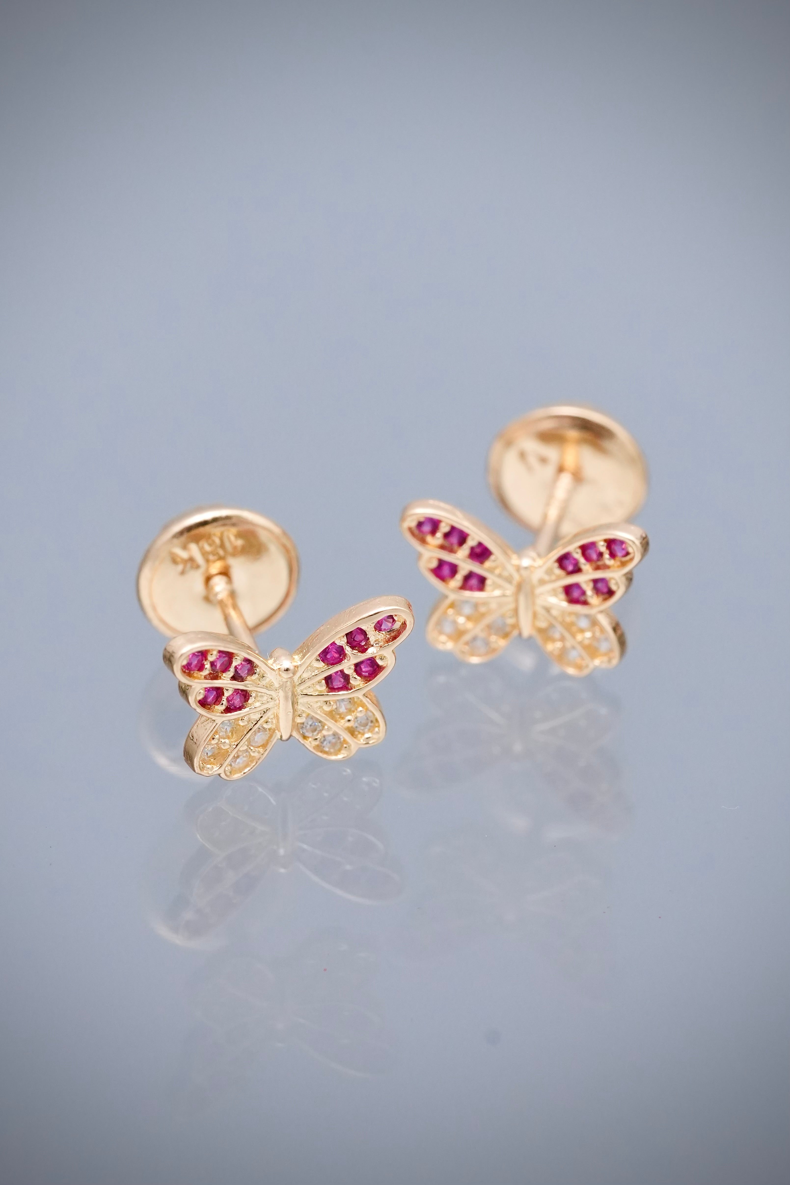 Topos mariposa con swarovski fucsia y blanco 0.95gr / Largo 0.6cm — Oro Amarillo
