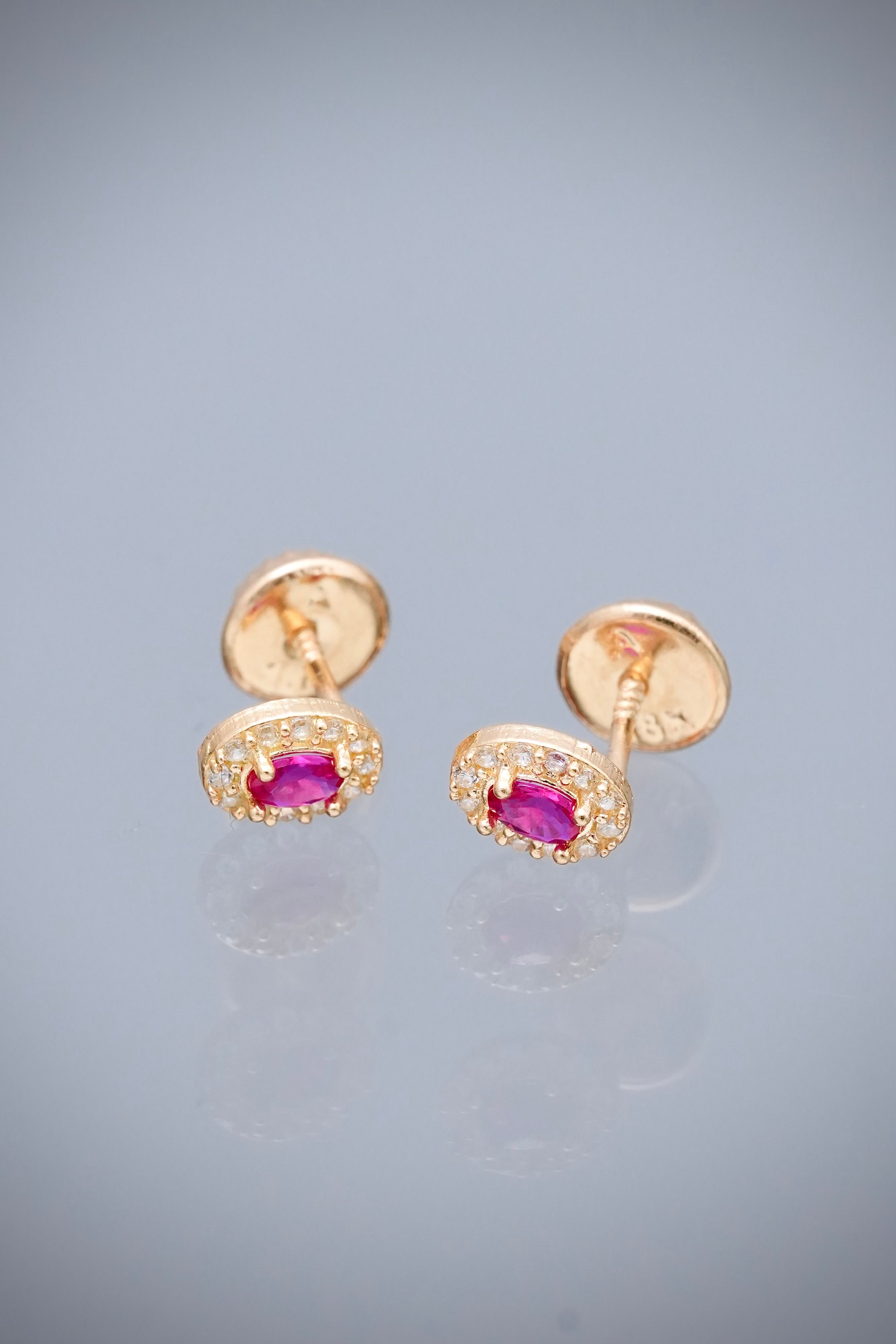 Topos con swarovski fucsia y blanco 0.7gr / Largo 0.5cm — Oro Amarillo