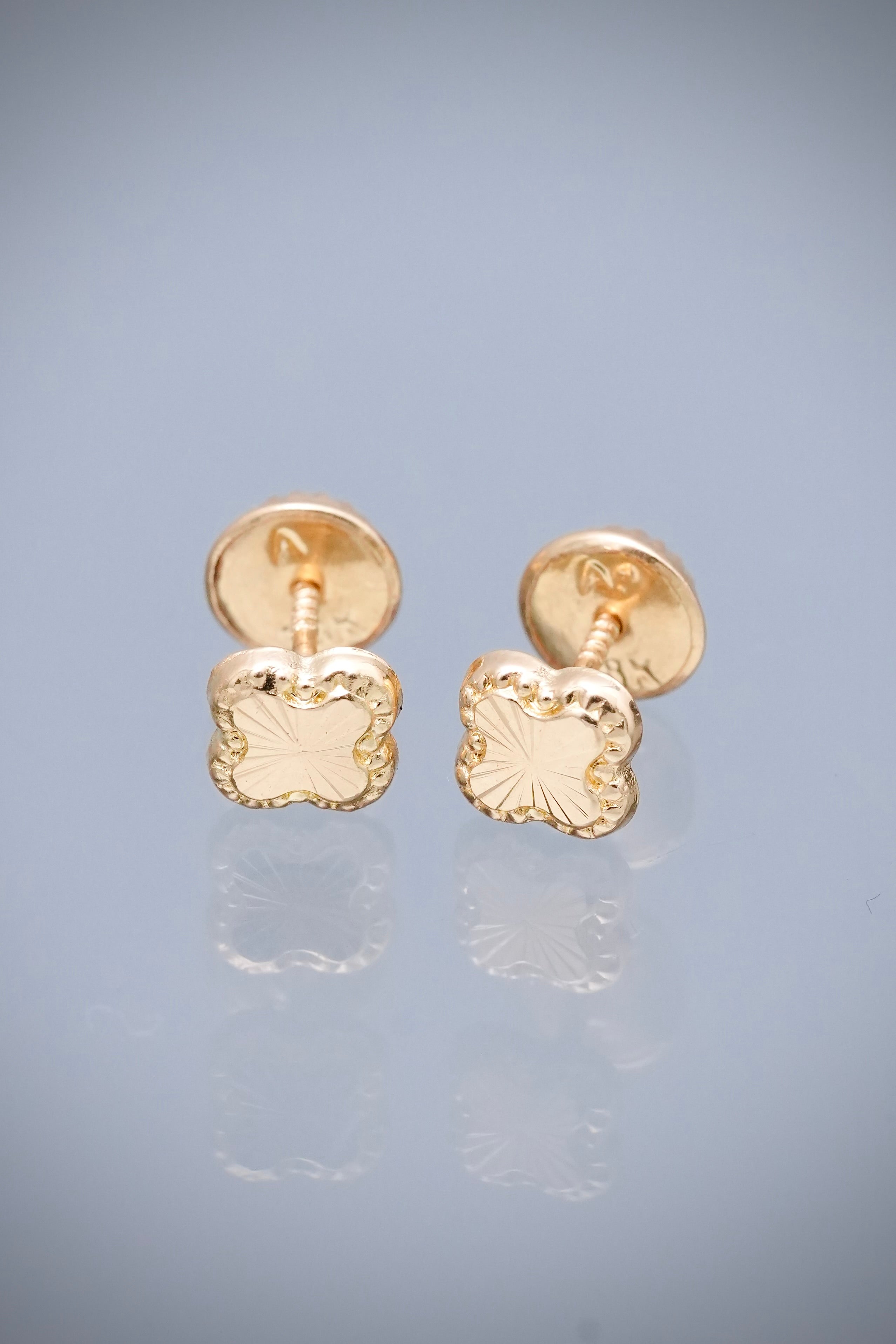 Topos lucky clover diamantados 0.55gr / Largo 0.5cm — Oro Amarillo