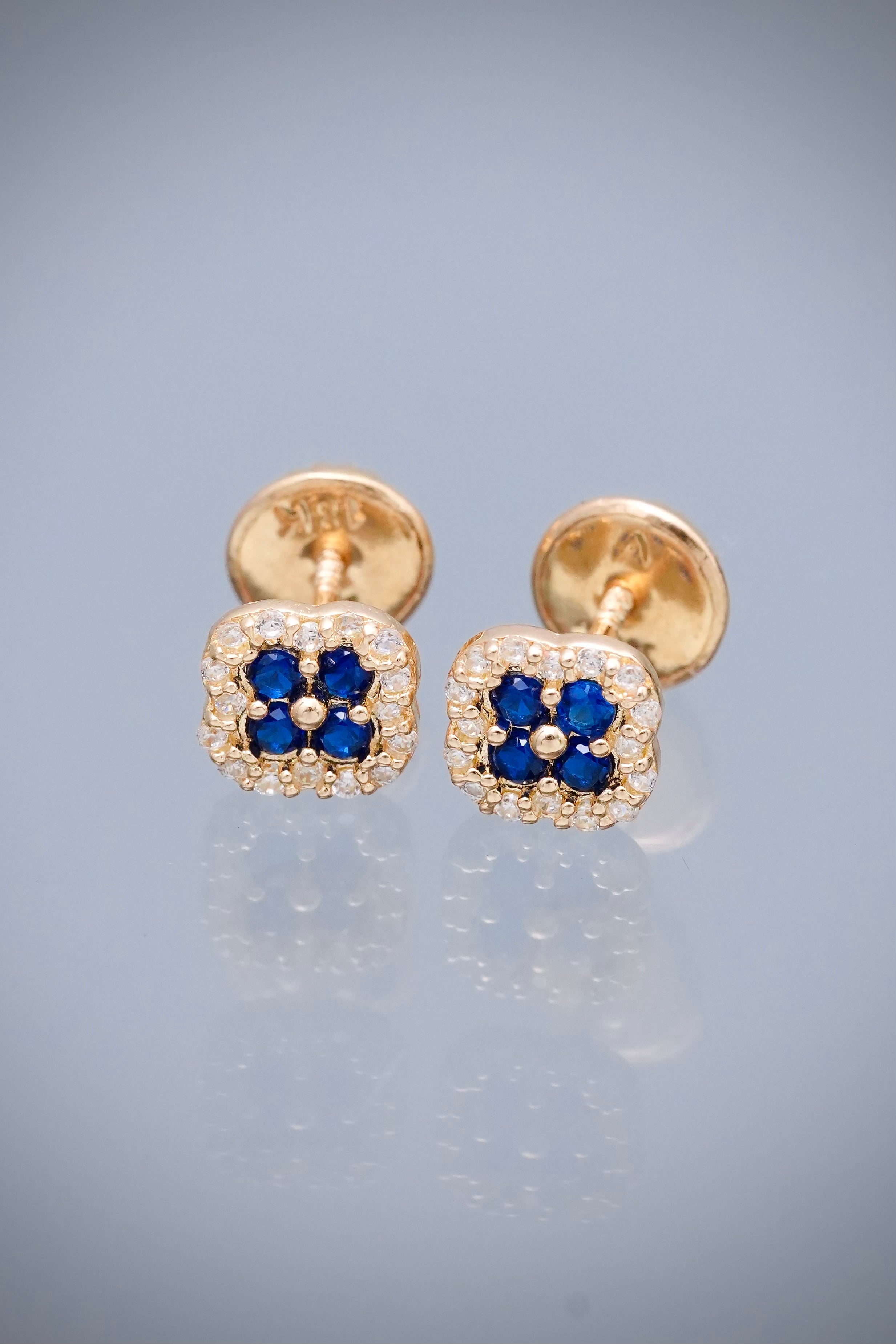 Topos Flor con Swarovski Azul y Blanco 0.9gr / 0.5cm / 5.7mm — Oro Amarillo