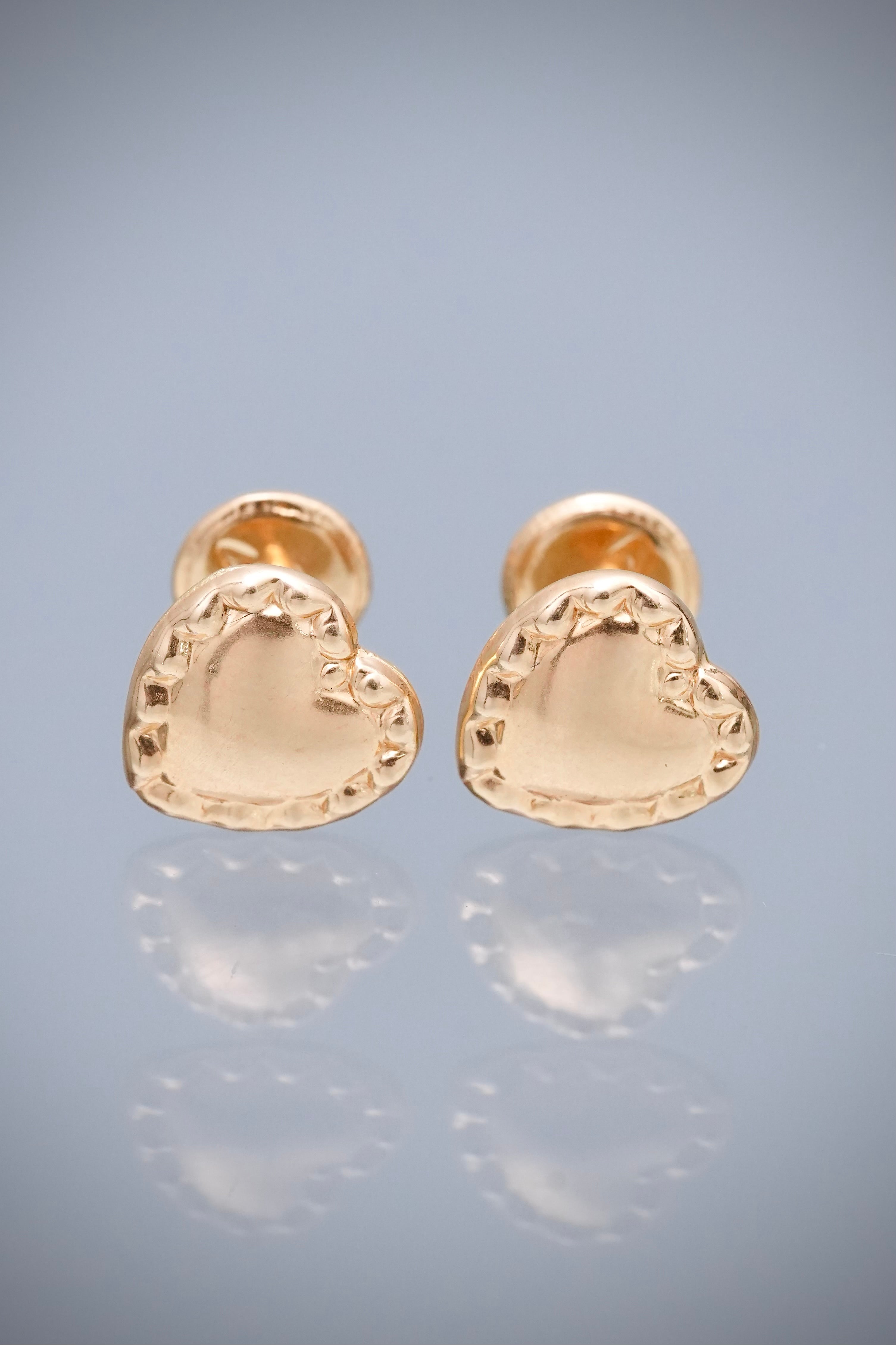 Topos corazon con detalle 0.7gr / Largo 0.8cm — Oro Amarillo