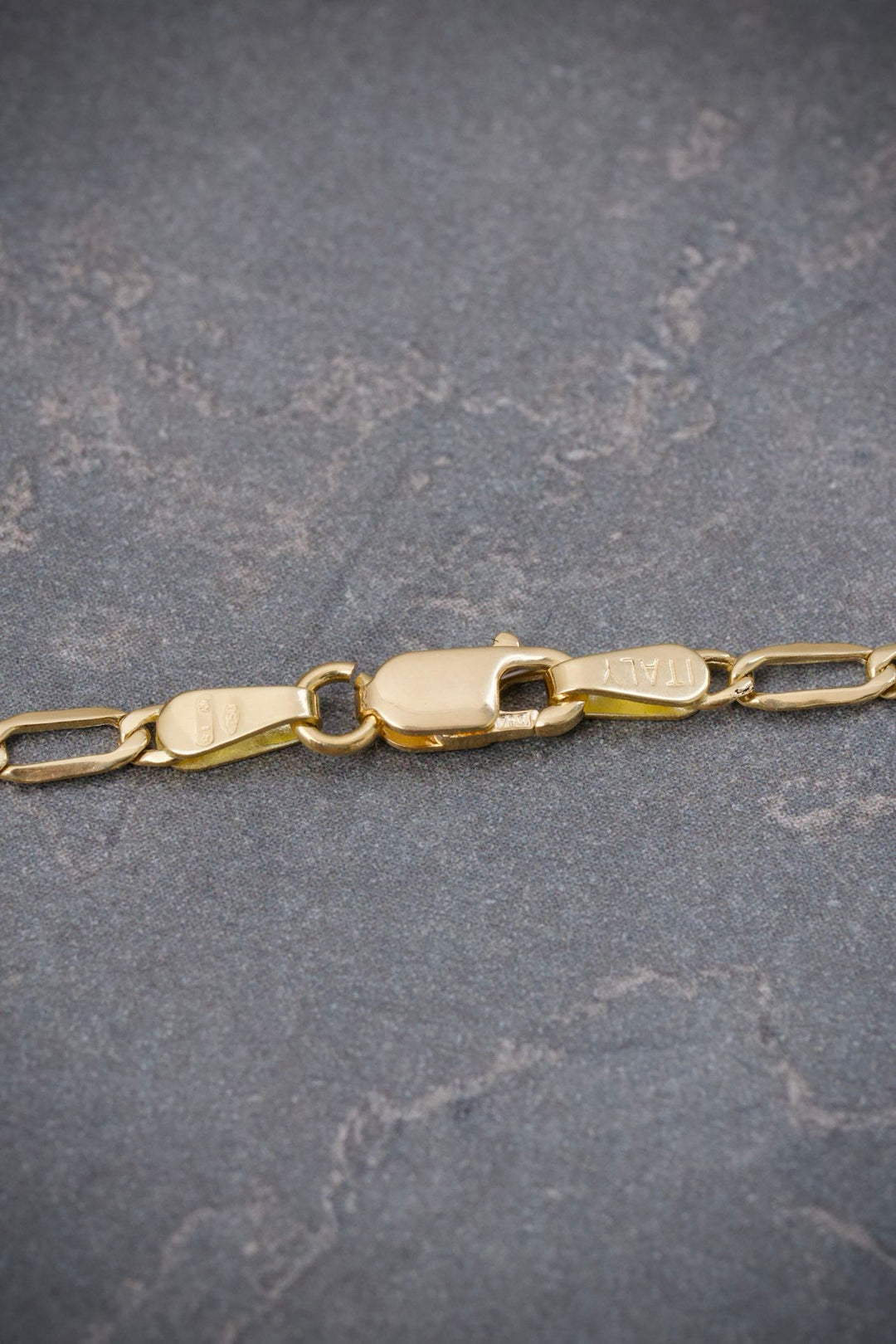 Cadena Figaro 2.4gr / 40cm / 2.4mm — Oro Amarillo