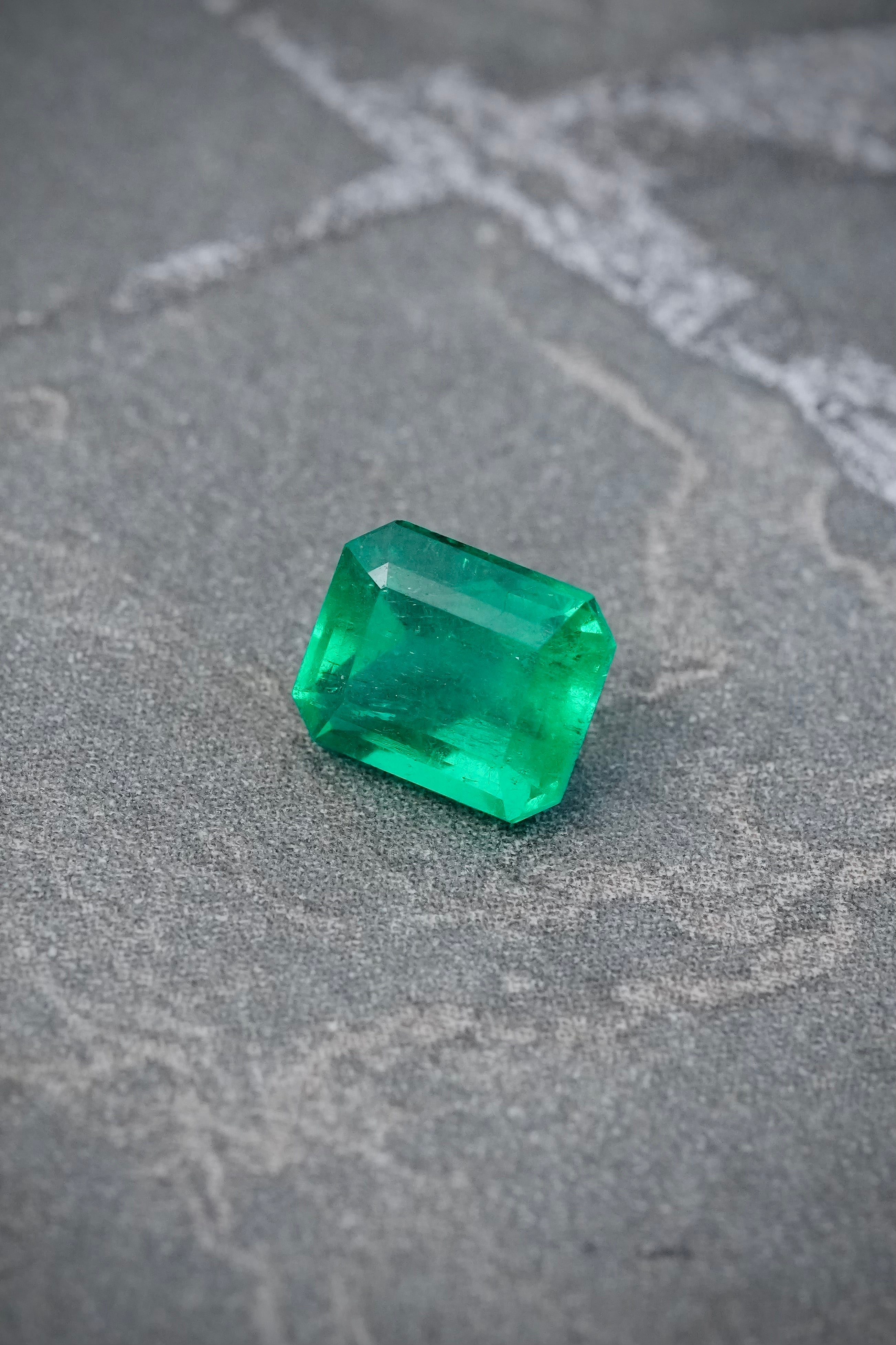 esmeralda rectangular 90pts