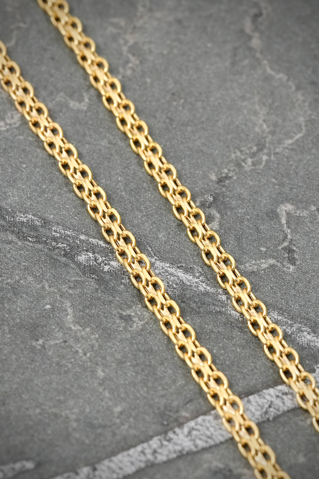 Cadena China 2.8gr / 45cm / 2.4mm — Oro Amarillo