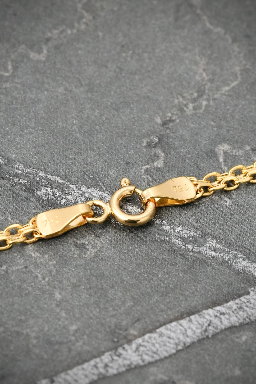 Cadena China 2.8gr / 45cm / 2.4mm — Oro Amarillo