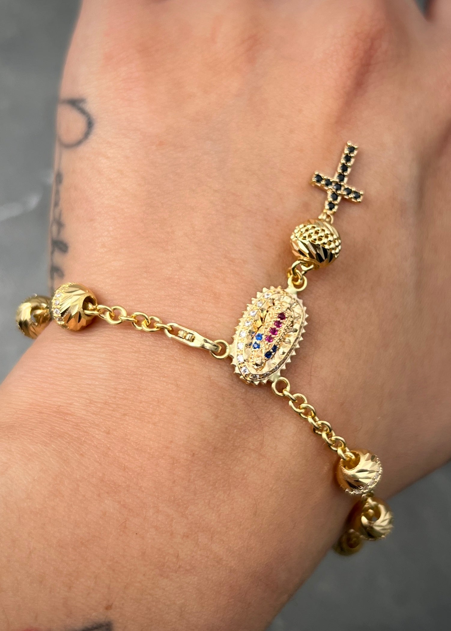 Pulso tipo denario virgen de guadalupe con swarovski 12.3gr / Largo 17.5cm / Oro Amarillo Nac M