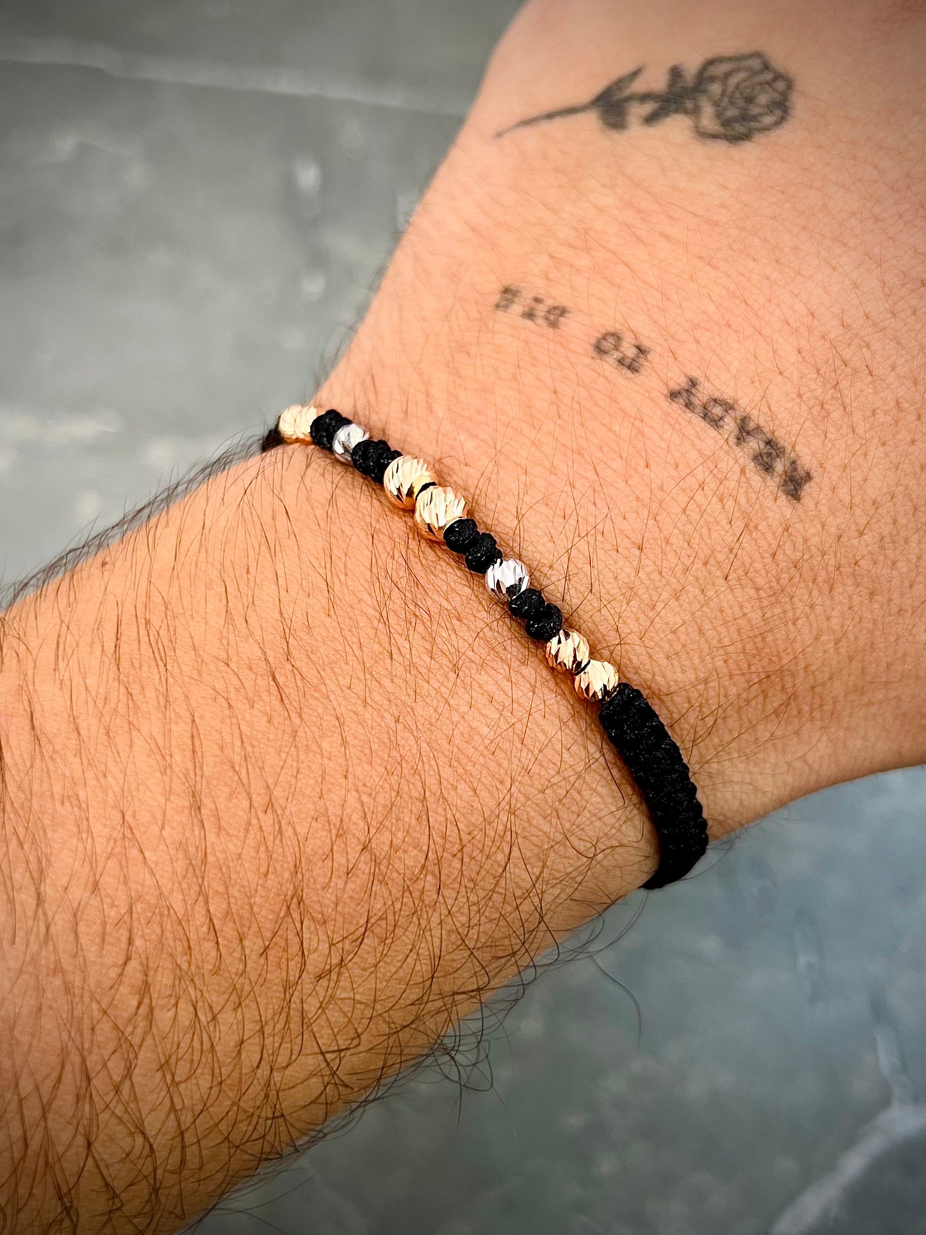 Pulsera hilo negro con bolas diamantadas 0.75gr / Dos Oros (Joya) M