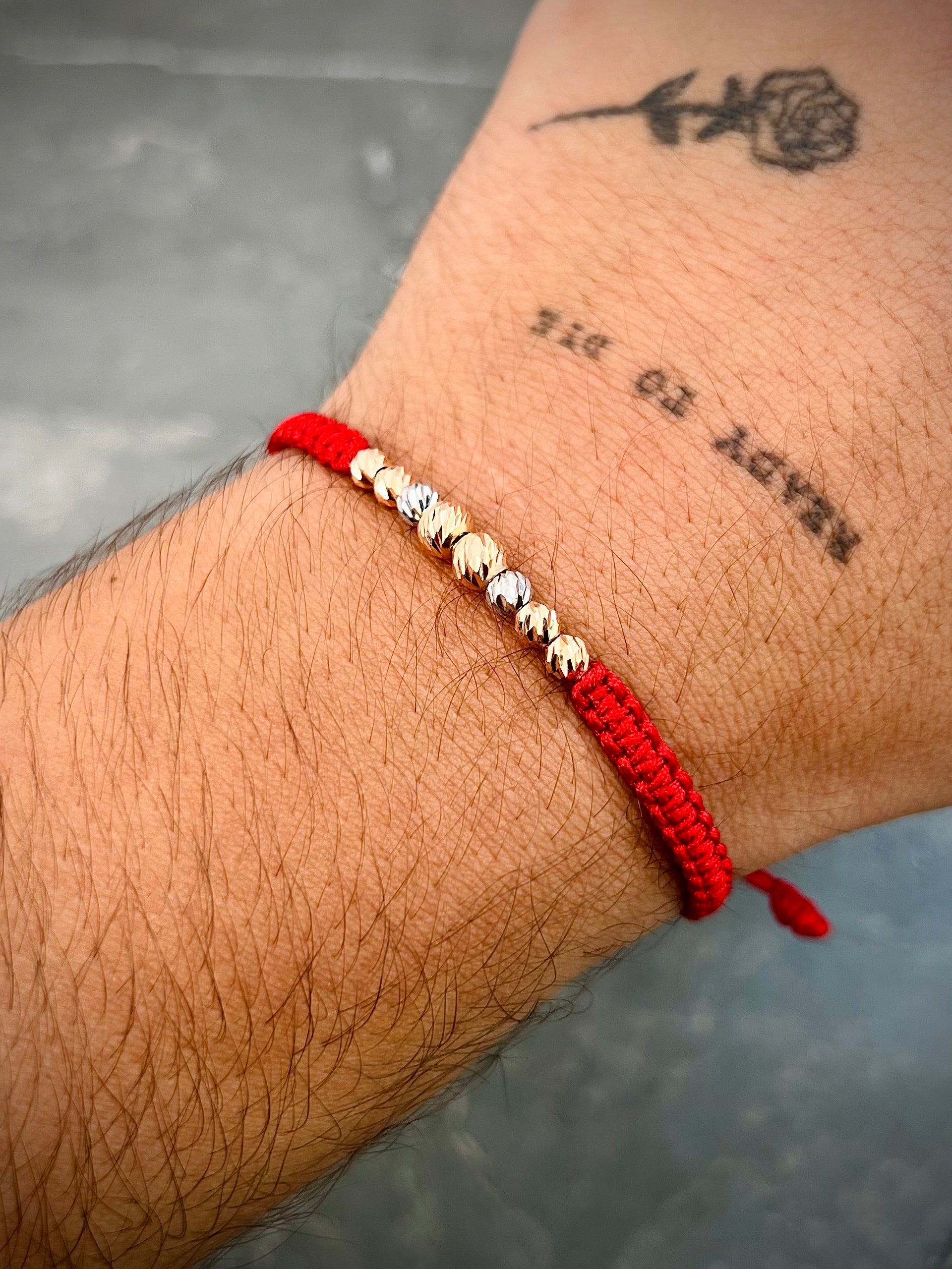 Pulsera hilo rojo con bolas diamantadas 0.75gr / Dos Oros (Joya) M