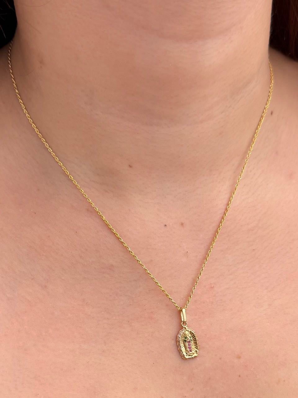 Dije Virgen de Guadalupe con Swarovski 1.2gr / 2.1cm / 9.5mm — Oro Amarillo