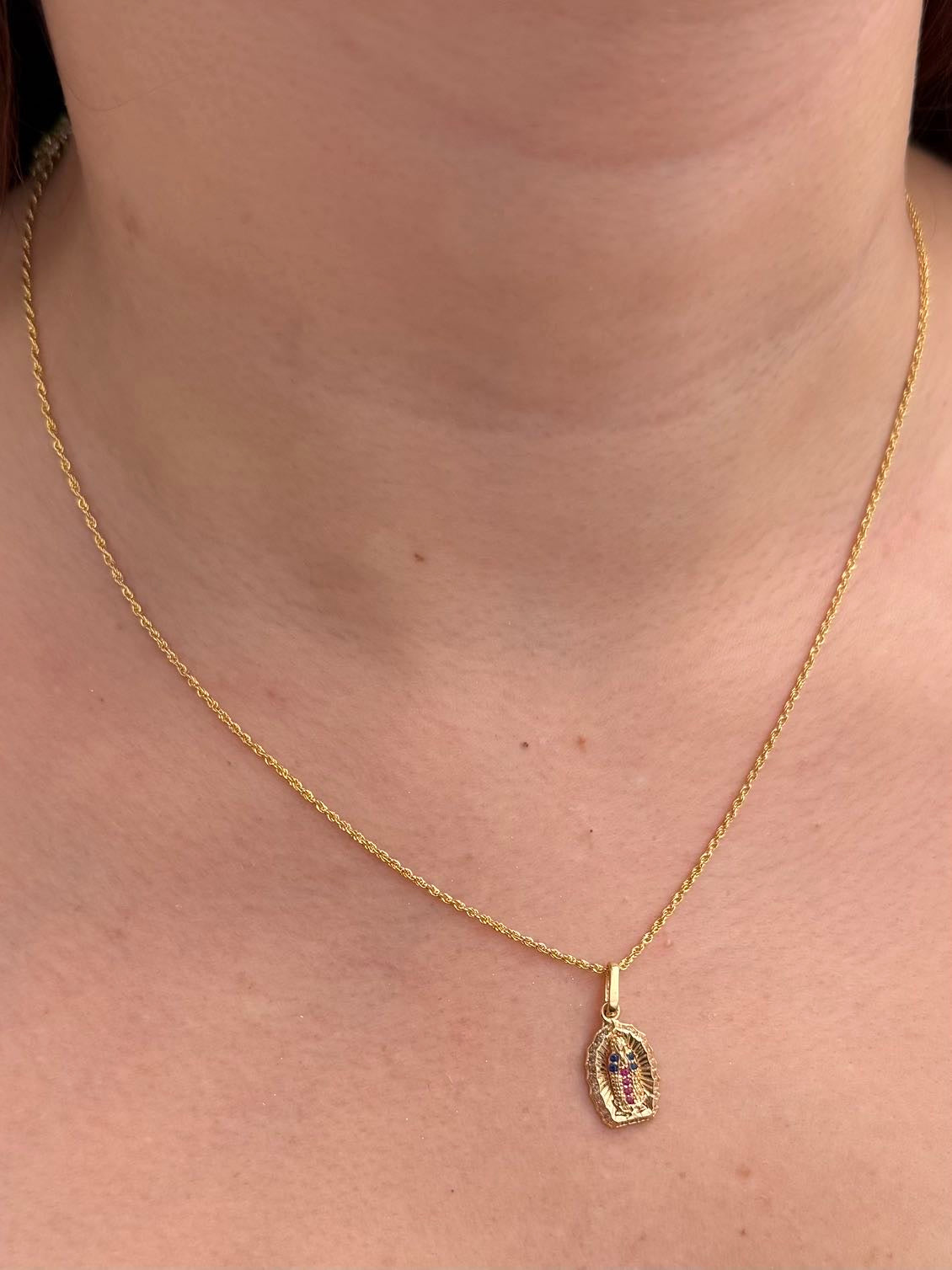 Dije Virgen de Guadalupe con Swarovski 1.35gr / 2.1cm / 9.8mm — Oro Amarillo