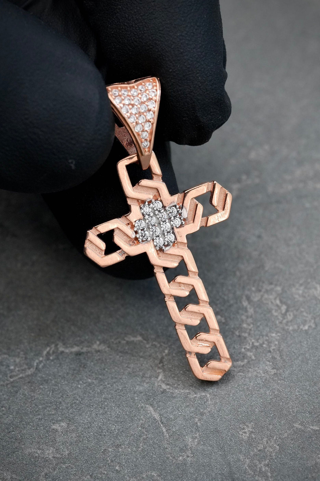 Dije cruz con swarovski blanco 3.35gr / Largo 4cm — Oro Rosado