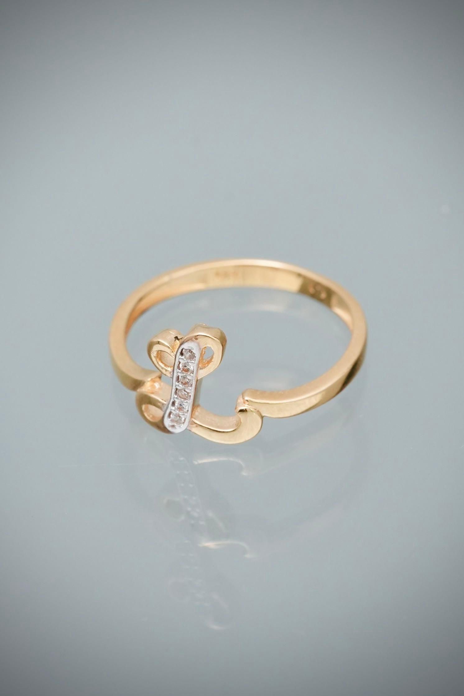 Anillo letra L con swarovski blanco 1.7gr / Talla 5 1/4 — Oro Amarillo