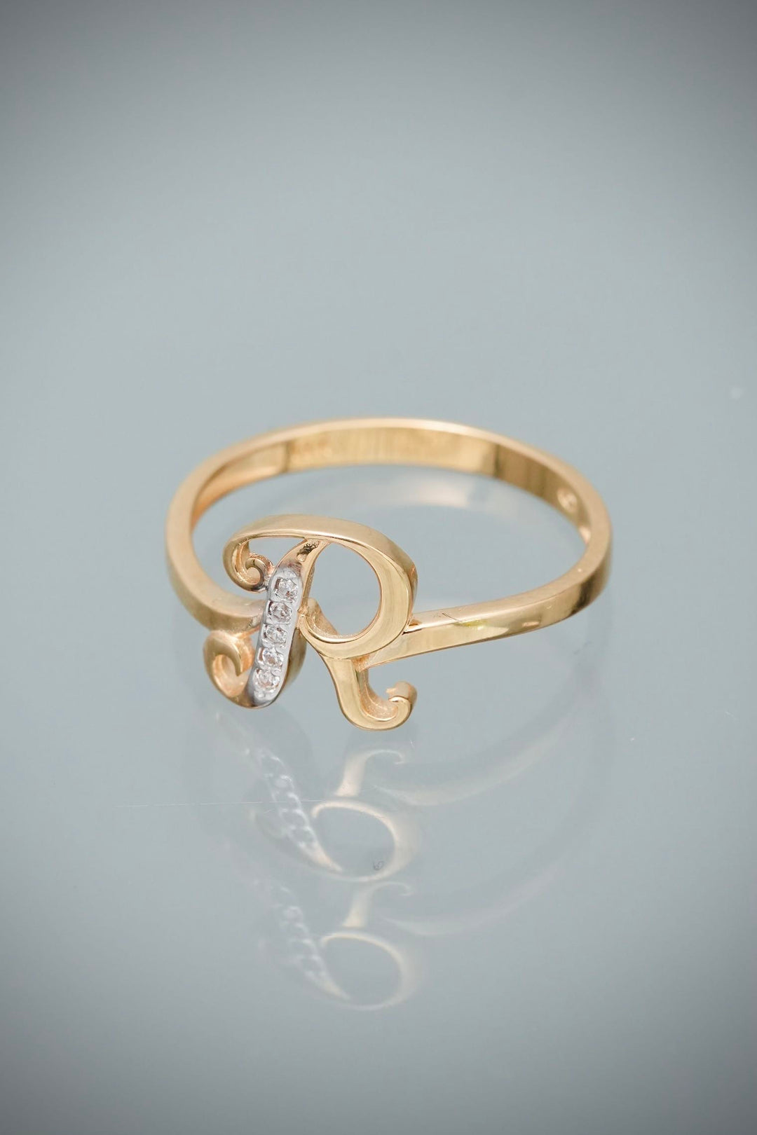 Anillo letra R con swarovski blanco 2gr / Talla 7 1/4 — Oro Amarillo