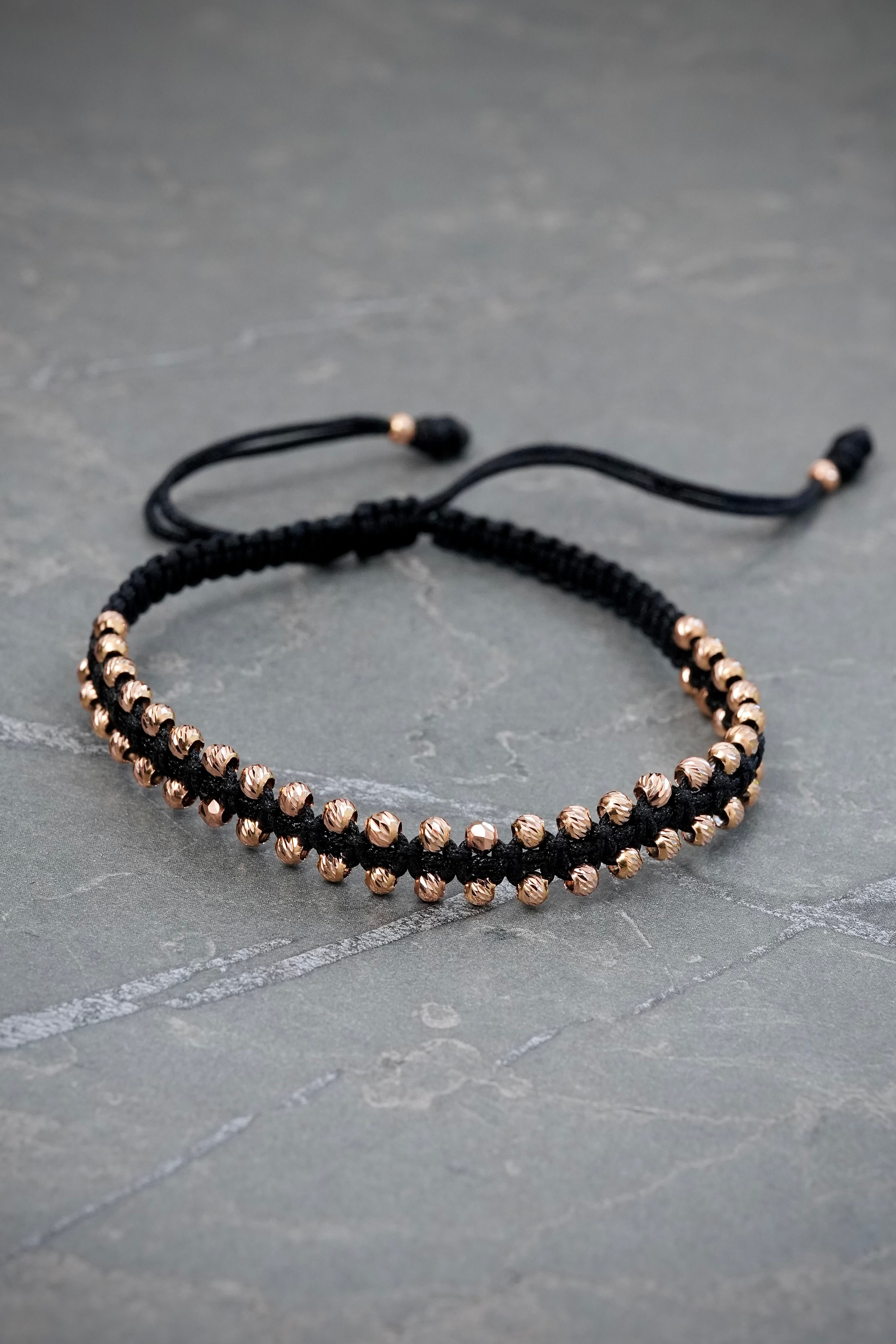 Pulsera en Hilo Negro con Bolas Diamantadas 2.5gr — Oro Rosado