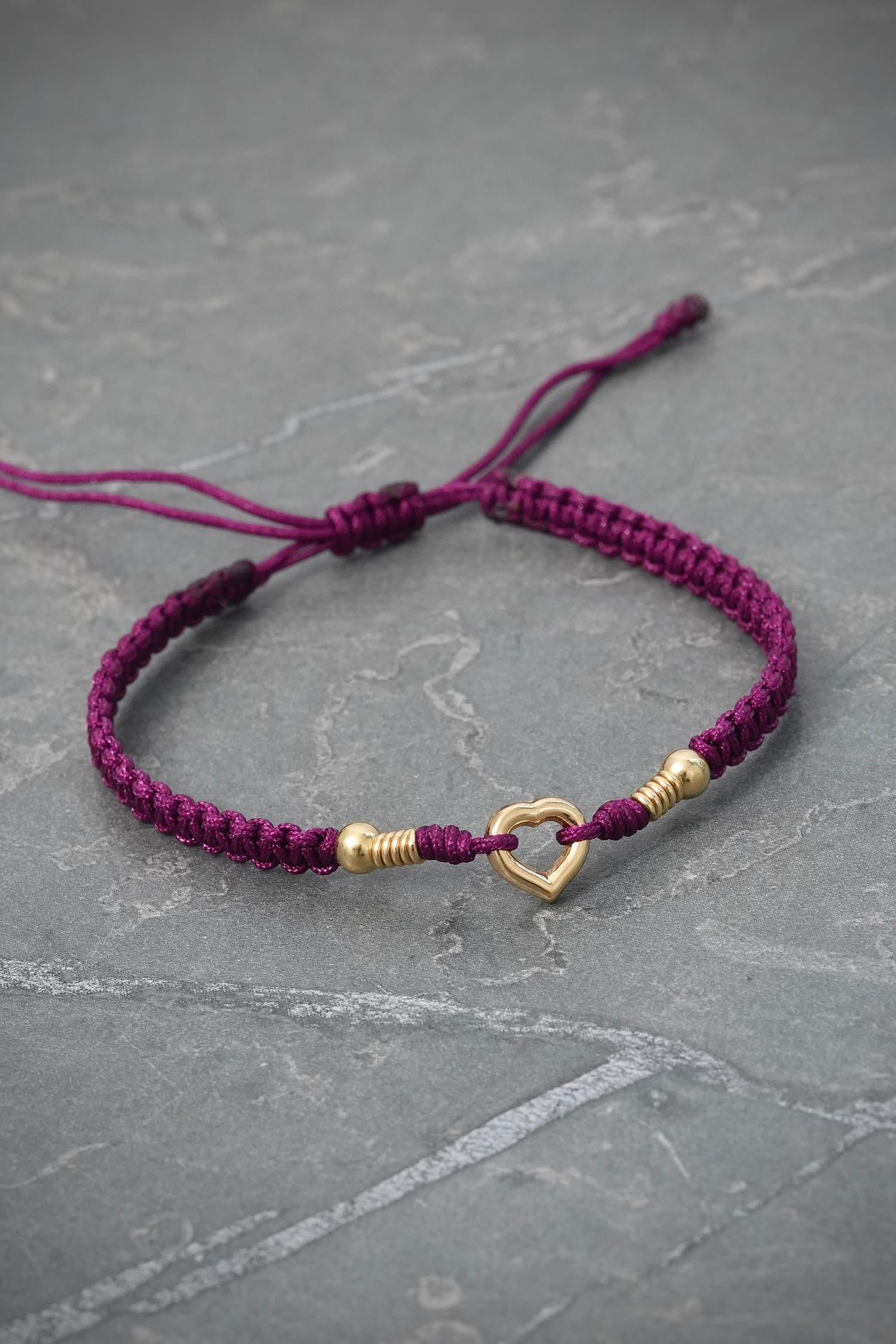 Pulsera en hilo morado con herraje corazon 1.1gr — Oro Amarillo