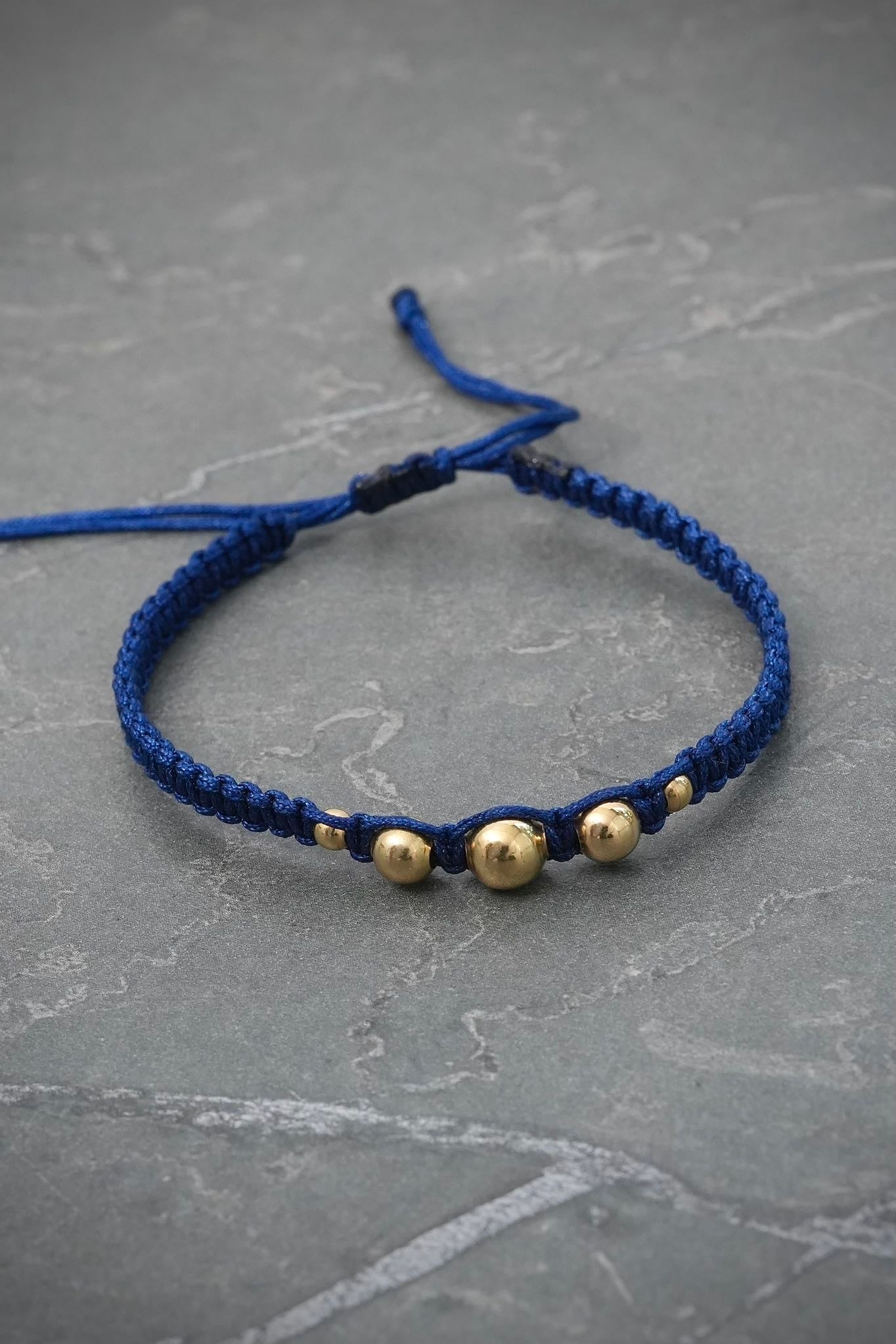 Pulsera en hilo azul oscuro con bolas lisas 0.45gr / Oro Amarillo (Joya) M