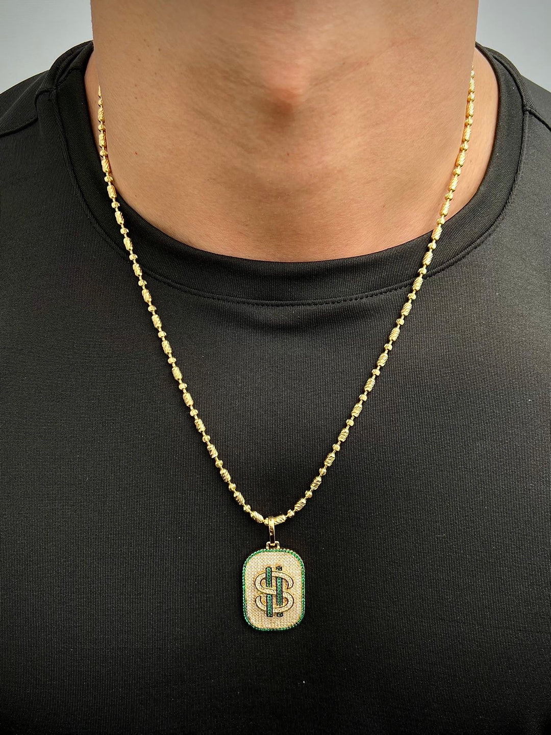Dije signo peso con swarovski verde y blanco 9.8gr / Largo 4.5cm — Oro Amarillo