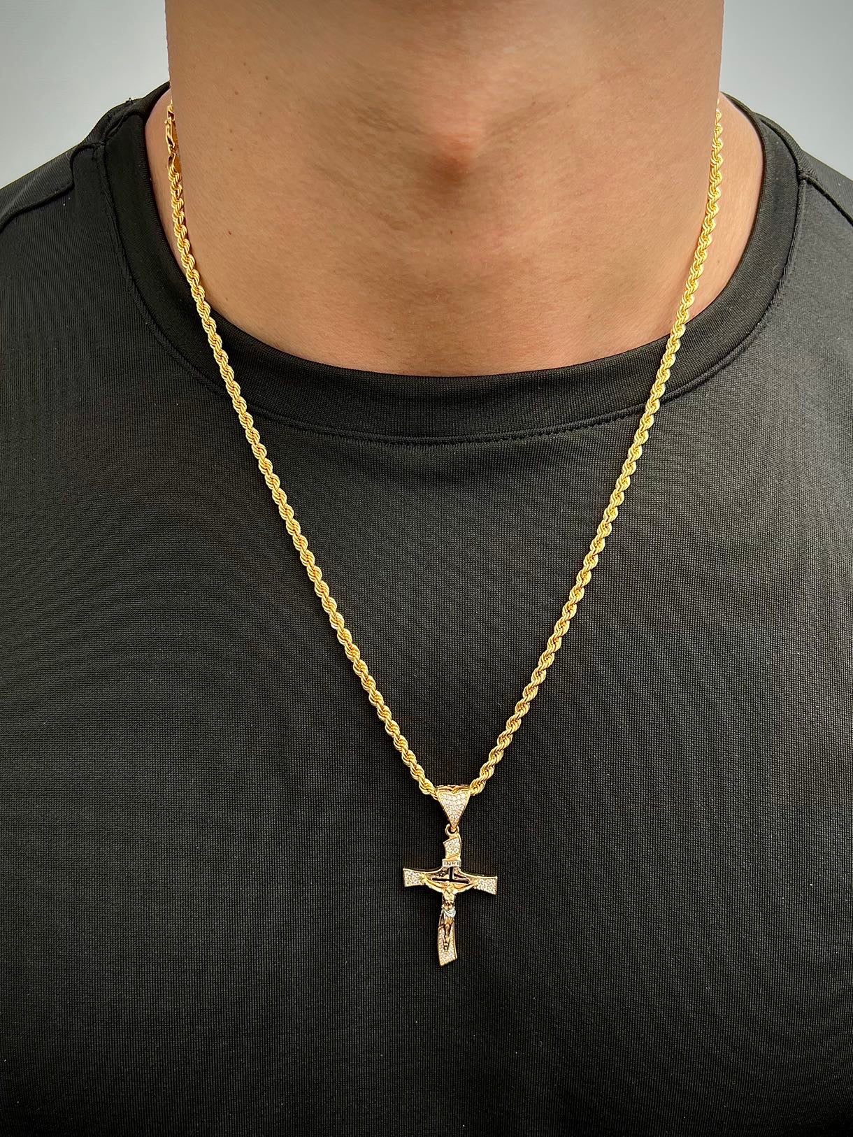 Dije cruz con cristo y swarovski blanco 4.55gr / Largo 4.5cm — Oro Amarillo