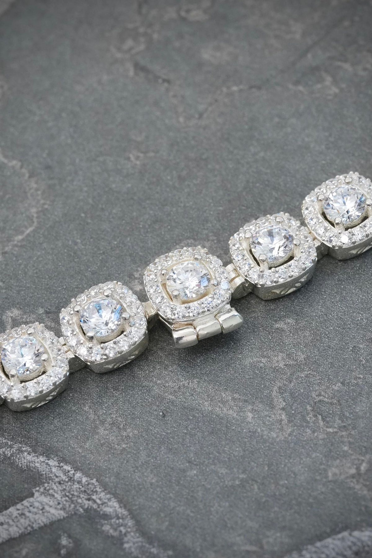 Cadena Tenis con Swarovski Blanco 59.2gr / 50cm / 7.7mm — Plata 925