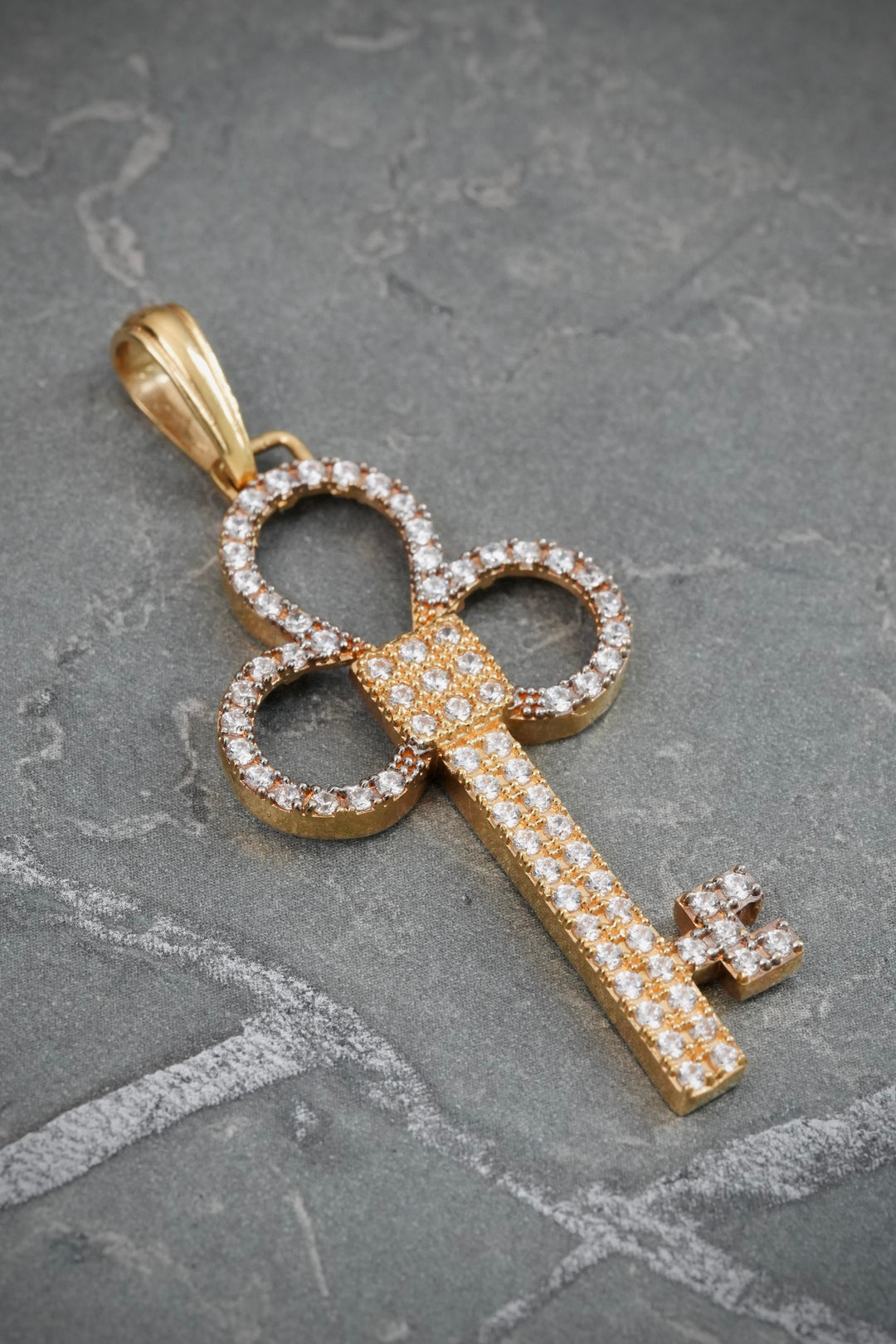 Dije De Llave Con Swarovski 5.75gr / Largo 5.5cm — Oro Amarillo