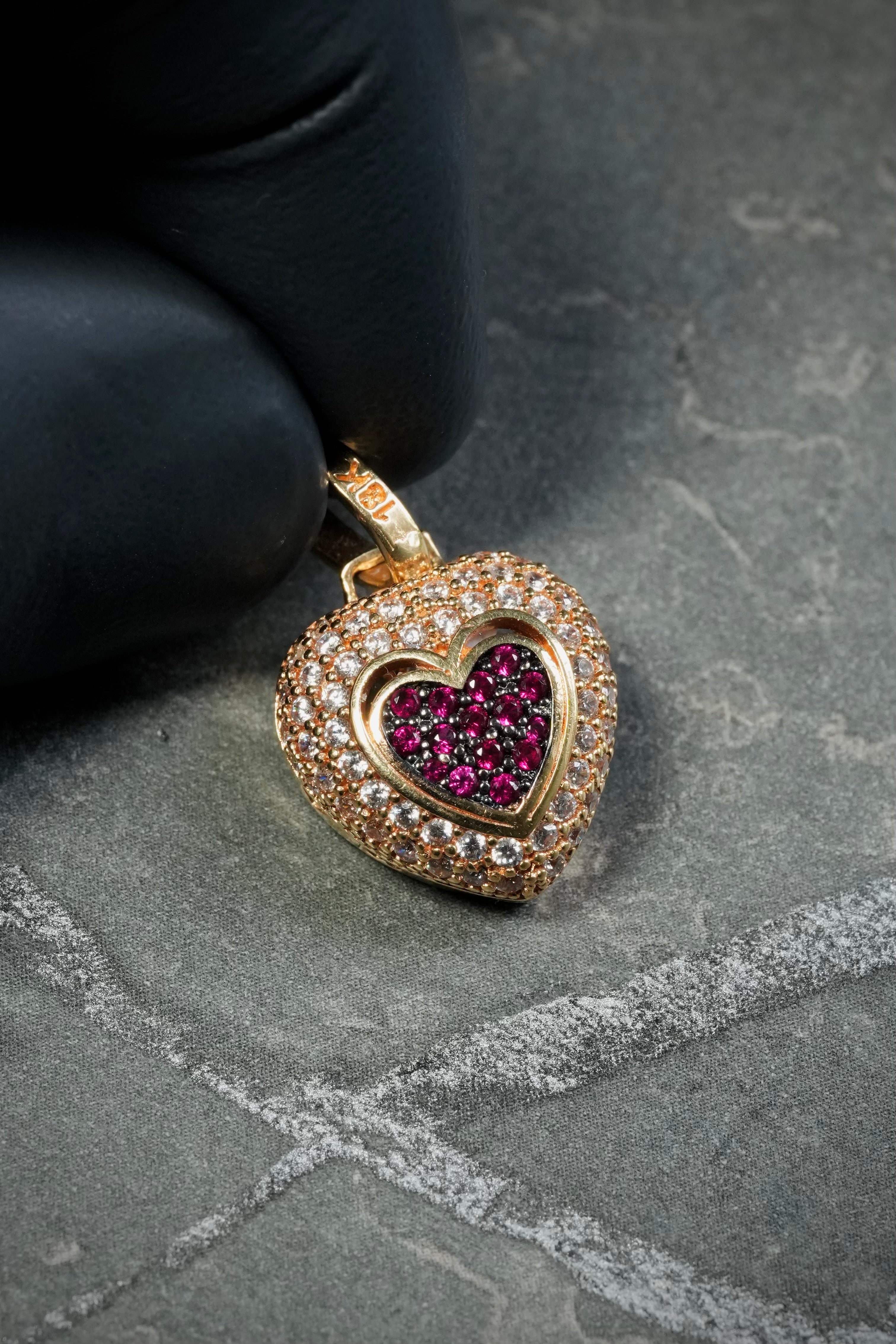 Dije De Corazon Con Swarovski 4.1gr / Largo 2.4cm — Oro Amarillo