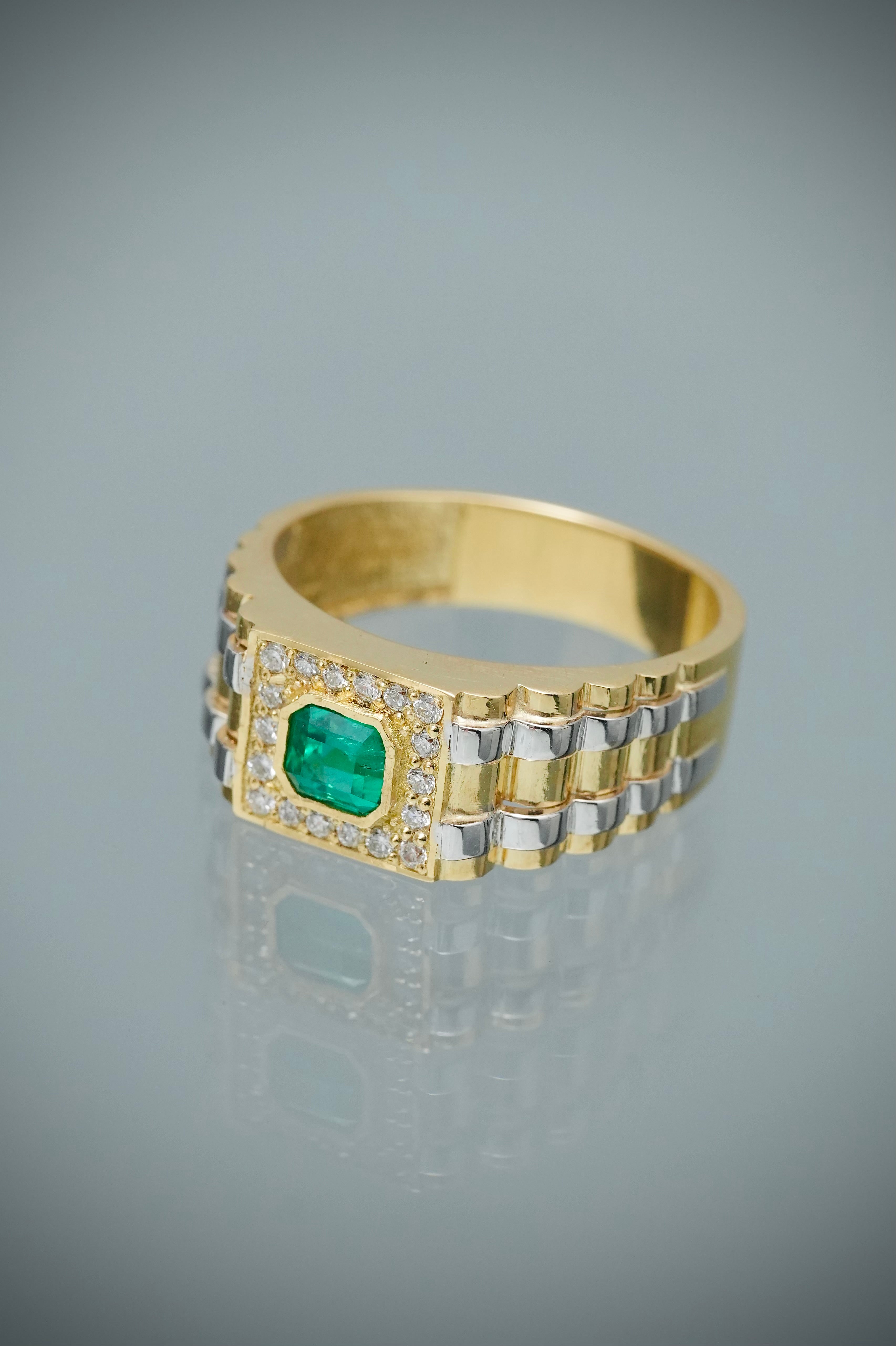 Anillo con 28pts de esmeralda y 16pts de diamantes 5.15gr / TALLA 7 1/4 / Dos Oros (Joya) B