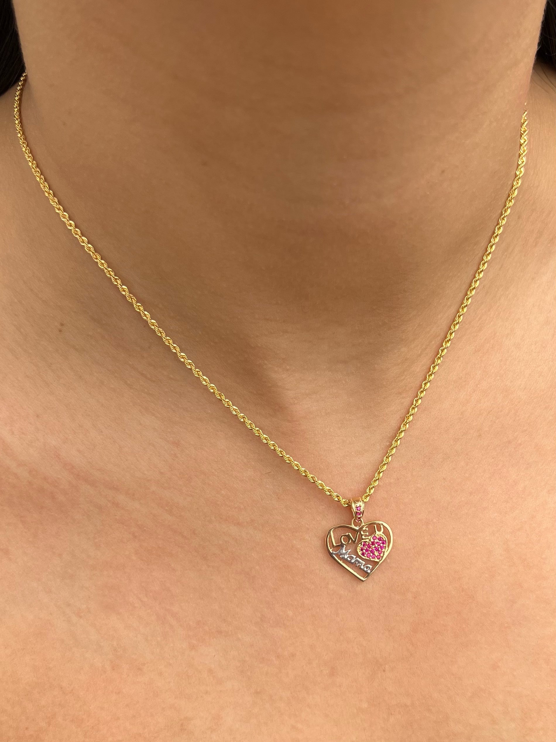 Dije corazon con swarovski fucsia 1.3gr / Largo 2cm / Oro Amarillo Nac M