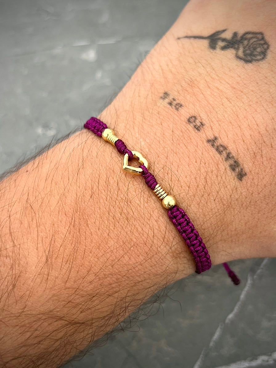 Pulsera en hilo morado con herraje corazon 1.1gr — Oro Amarillo