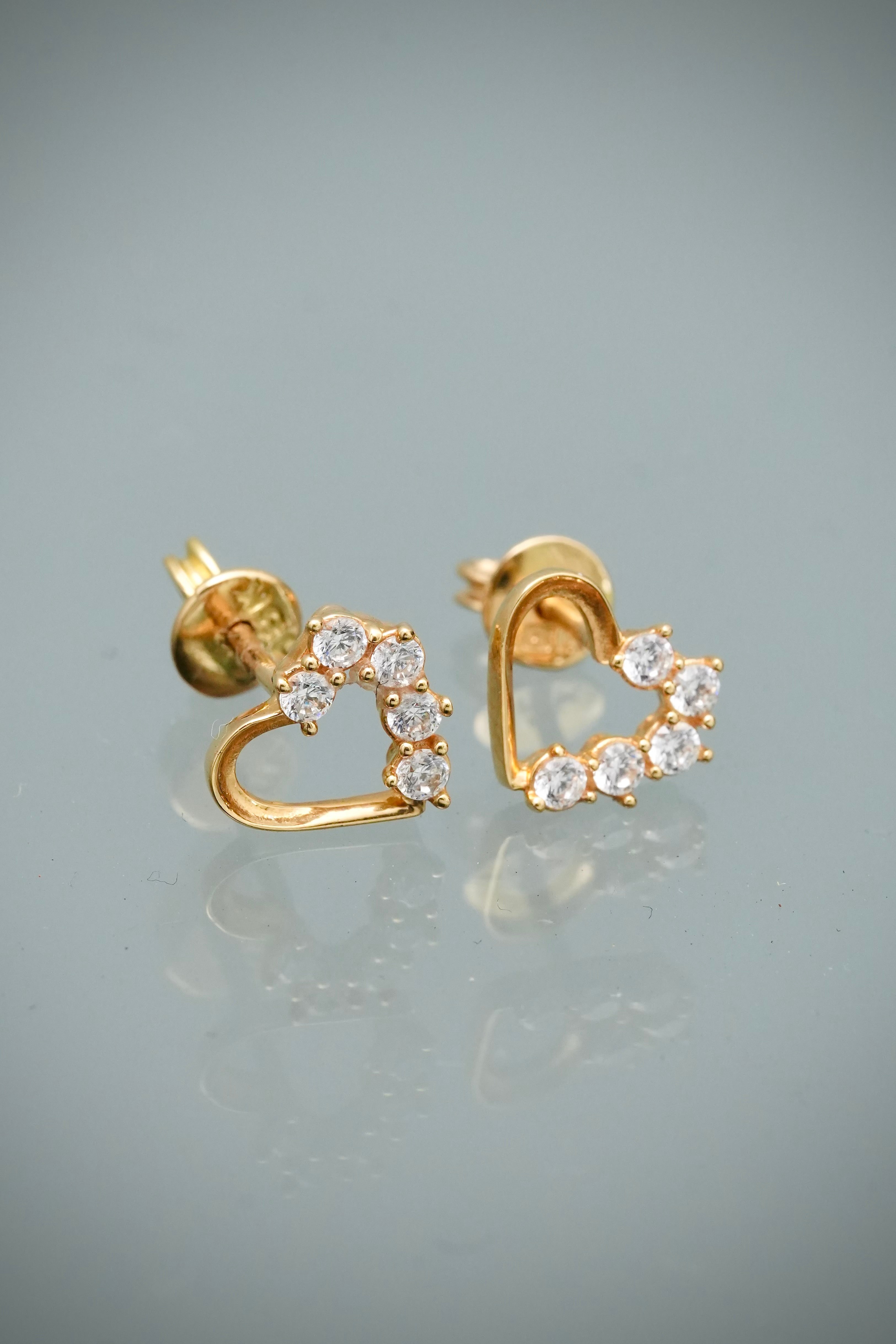 Topos corazon con swarovski blanco 1.6gr / Largo 0.7cm / Oro Amarillo Nac M