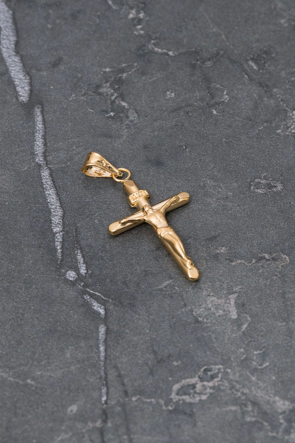 Dije cruz jesus 1.05gr / Largo 3.3 cm — Oro Amarillo