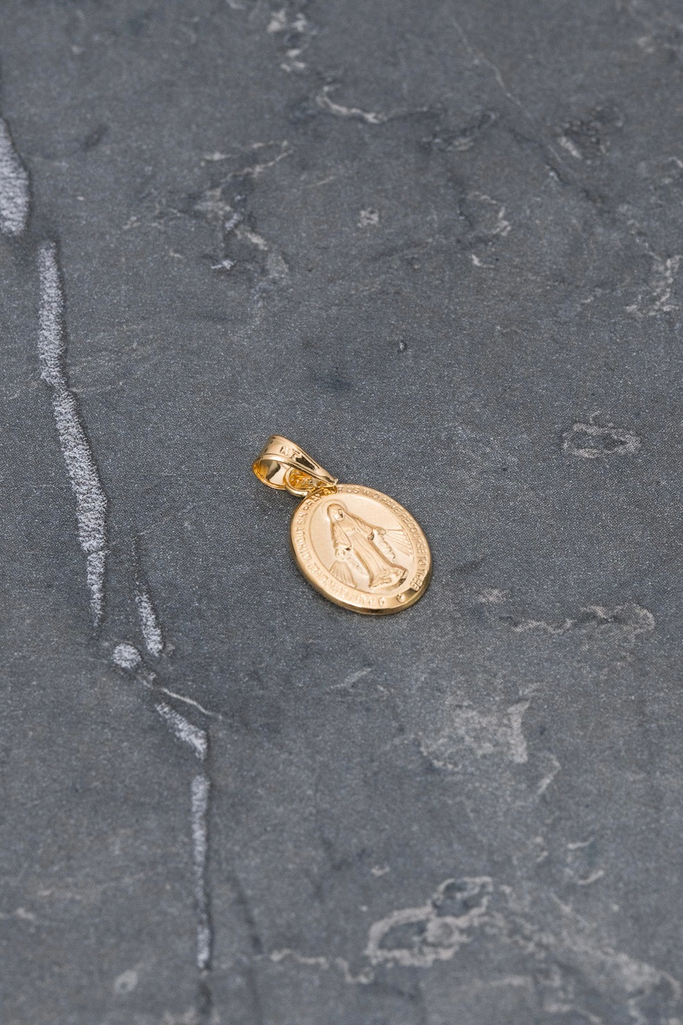 Dije virgen de la milagrosa 0.55gr / Largo 2.0cm — Oro Amarillo